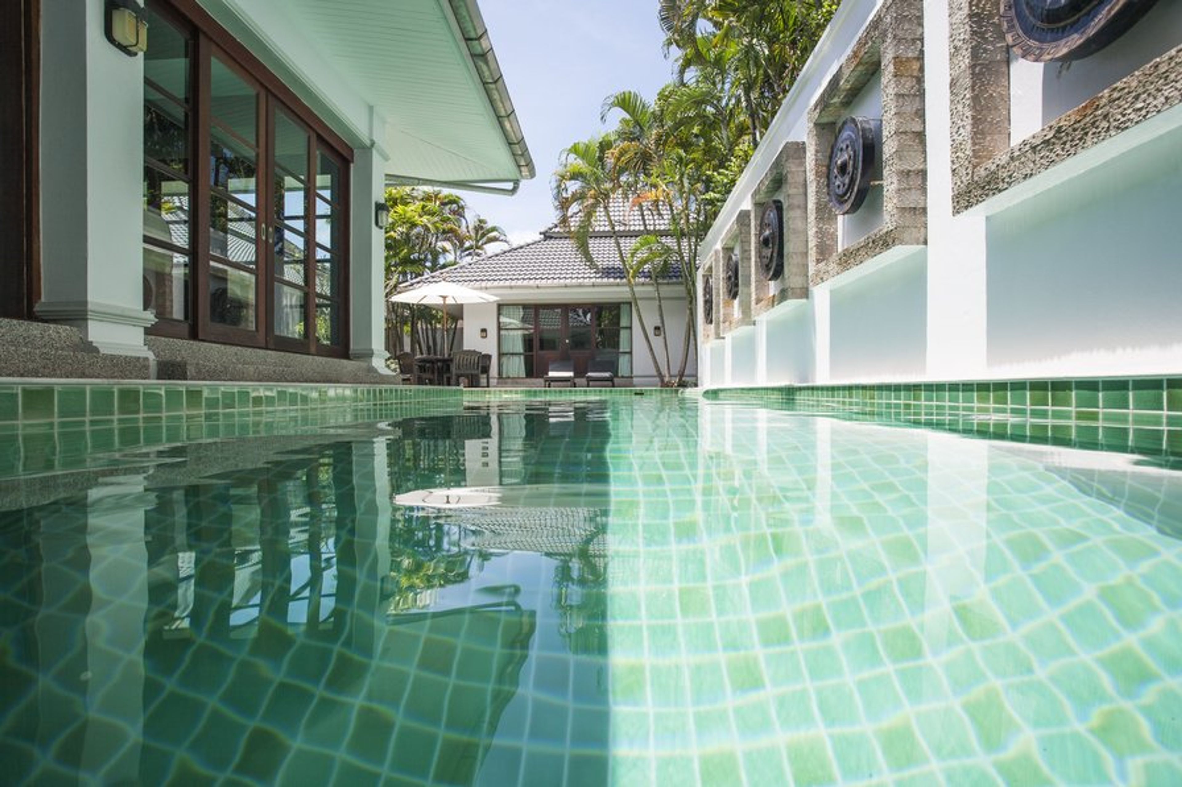 The sitting room and master bedroom from the swimm