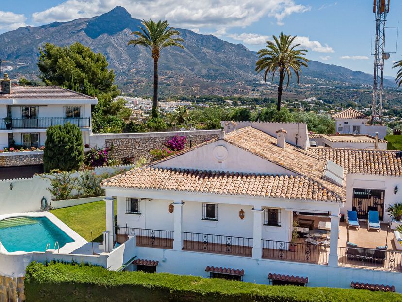 Villa in Nueva Andalucía, Spain