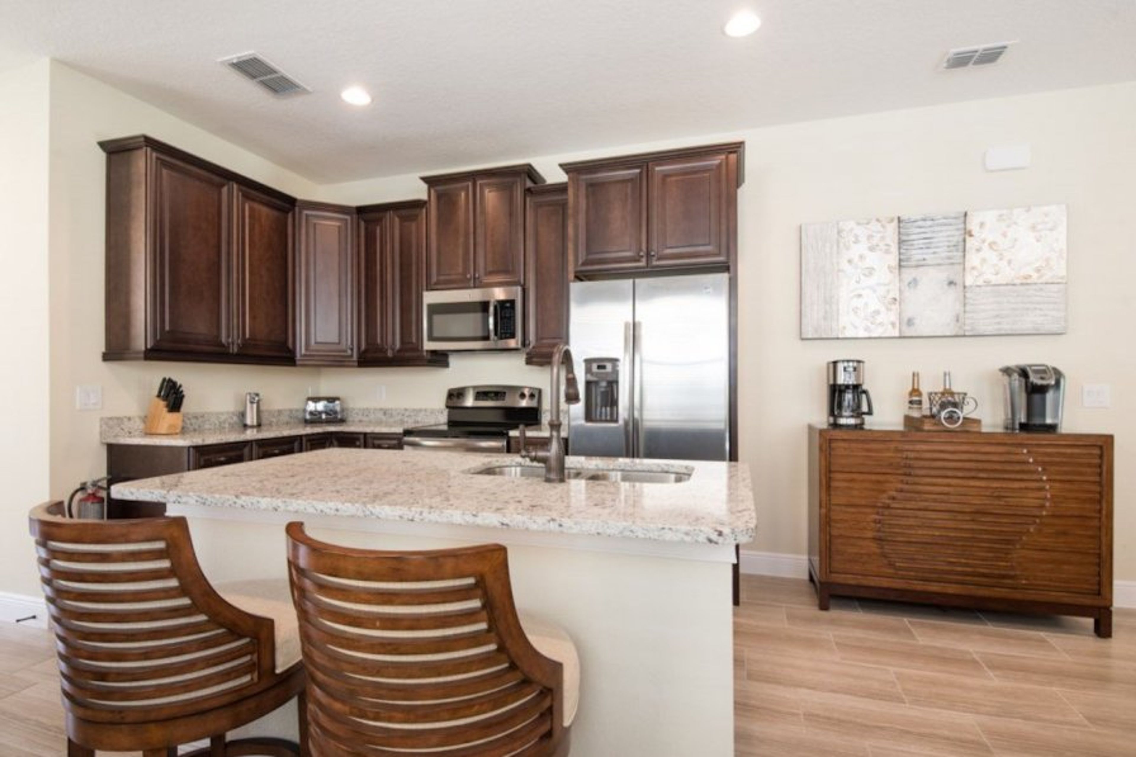 Kitchen cabinet 