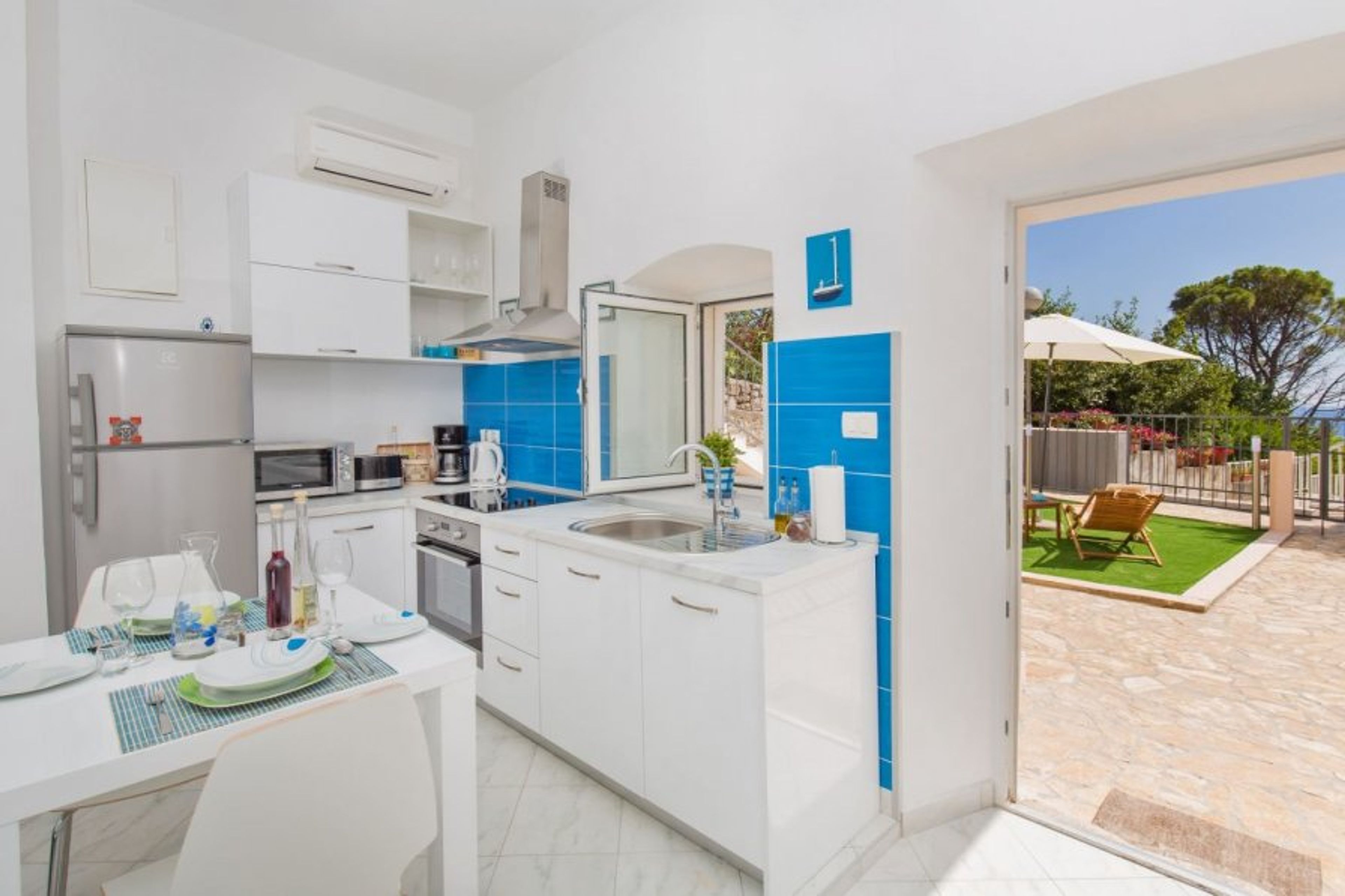 Welcome to the Happy Apartment Dubrovnik with amazing sunny terrace.