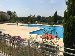 Gulf of Lyon holiday apartment rental with shared pool