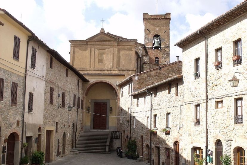 House in Chianni, Italy