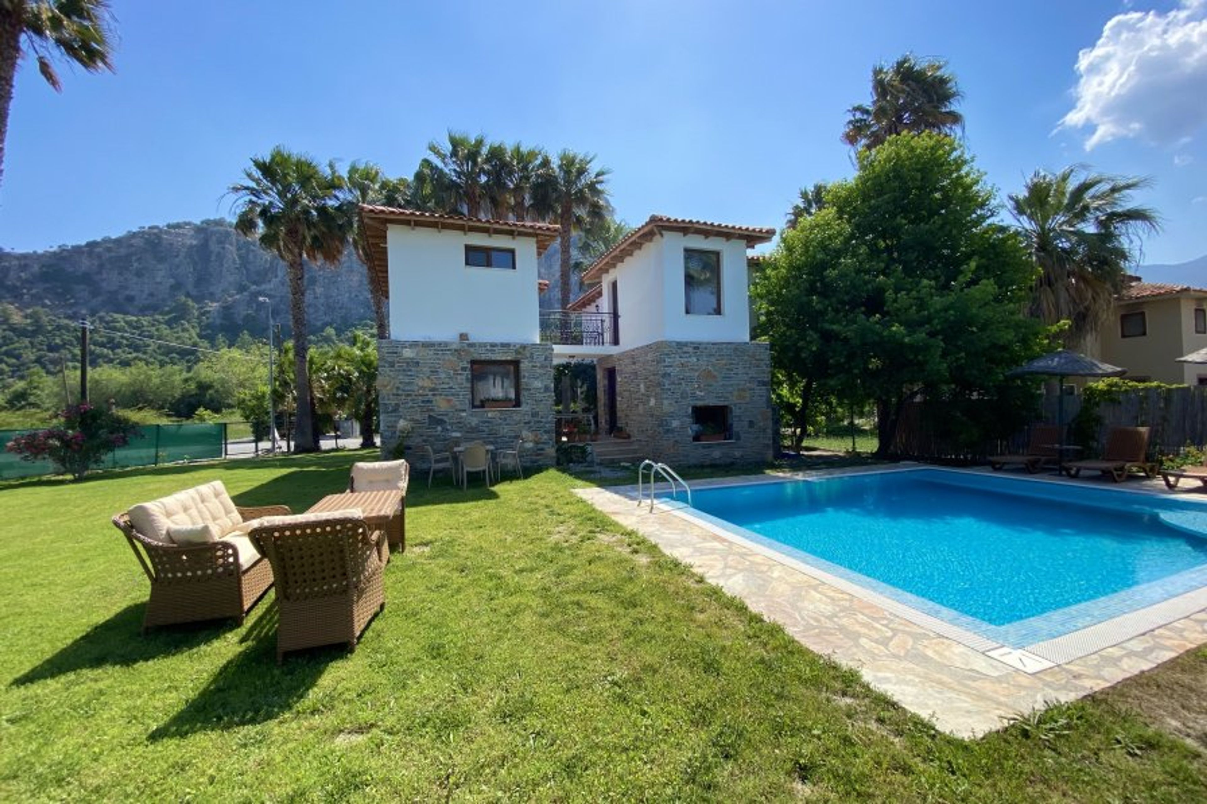 Villa Merry / PrivateVilla at Dalyan, 50m to River, 1000m2 Garden ...