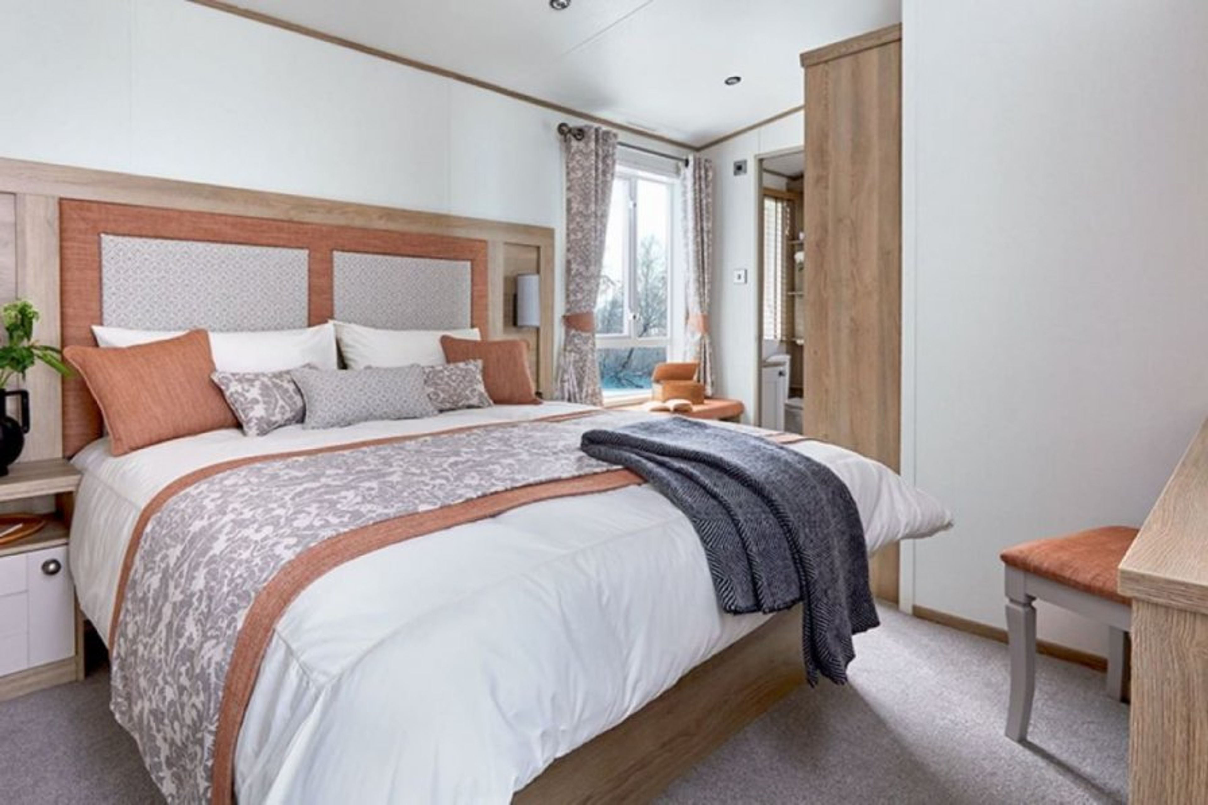 Master bedroom with kingsized bed and ensuite includes shower and WC