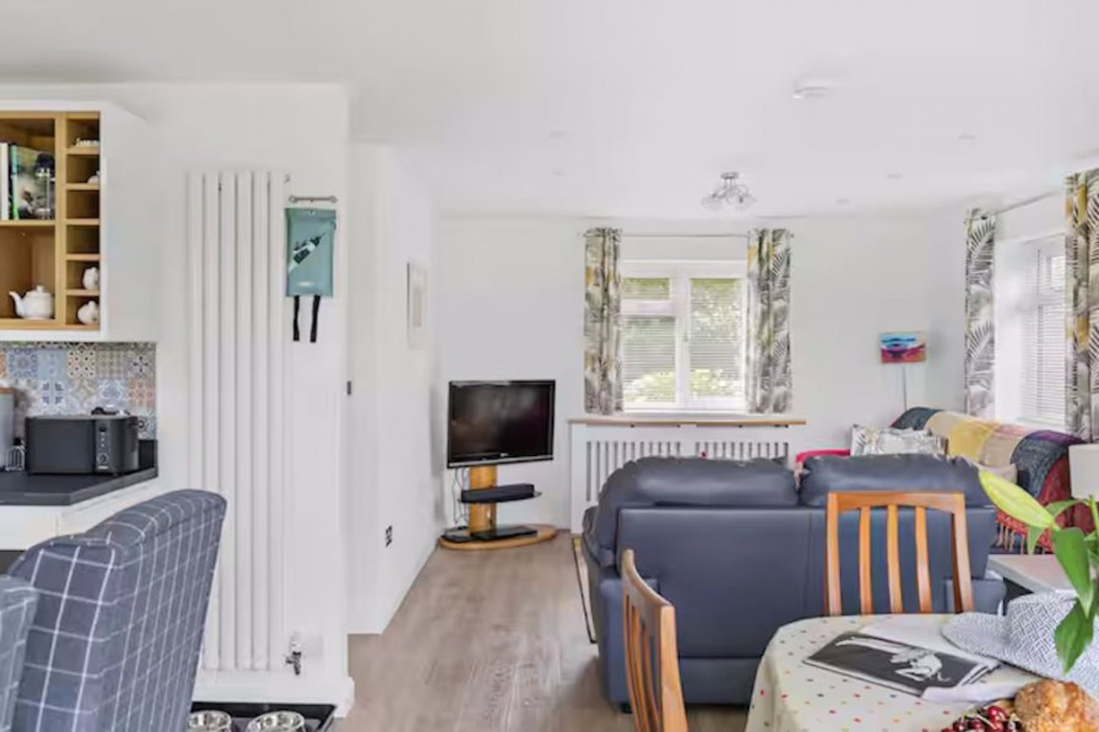 Spacious, bright, and beautifully connected – cook, dine, and unwind