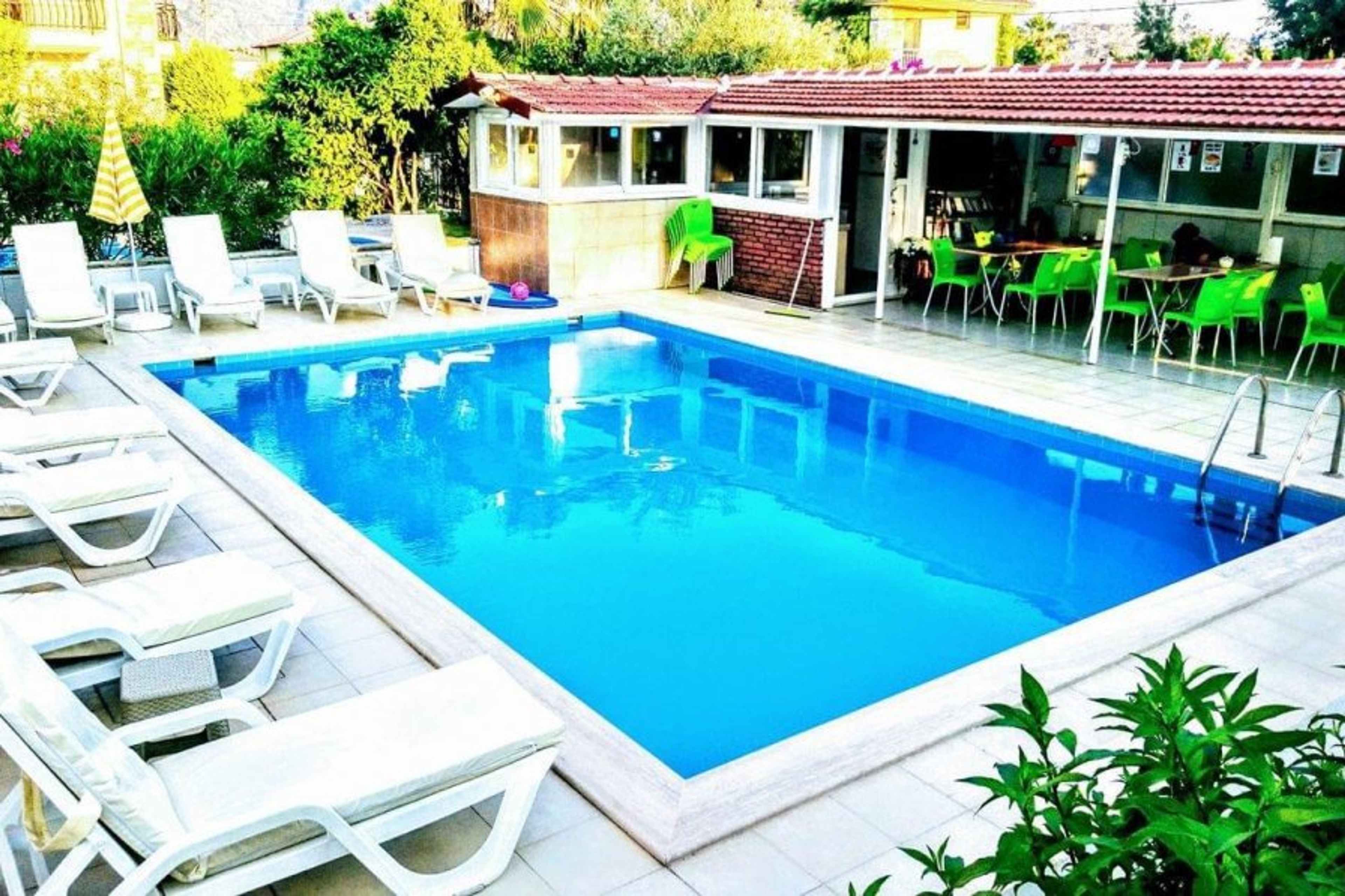 swimming Pool-Restorant