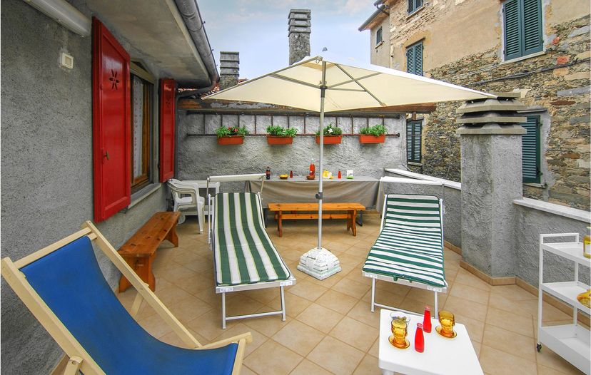 Villa in Volegno, Italy