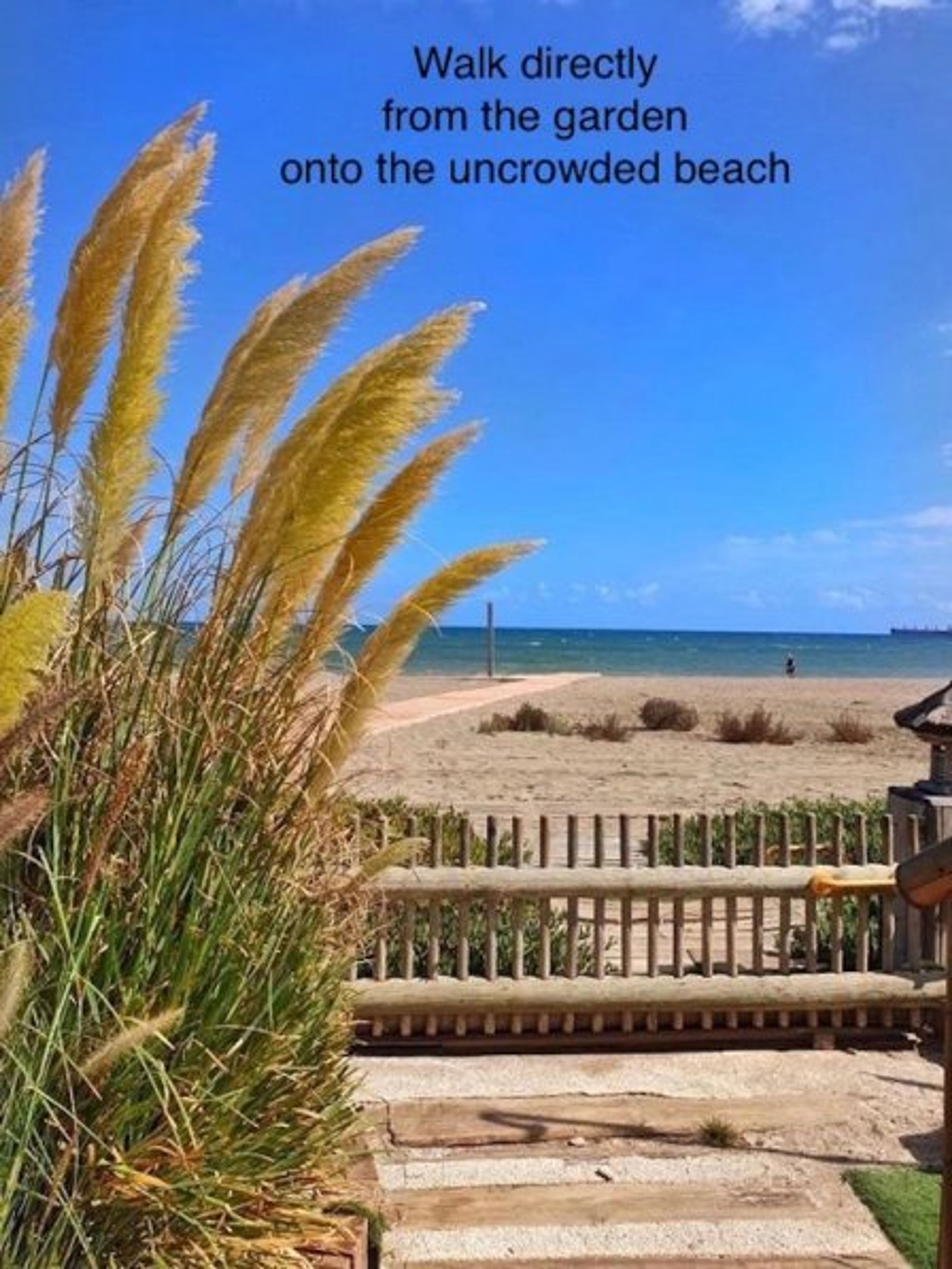 Walk directly from the garden onto the uncrowded beach :-) 