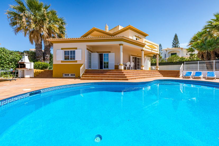 Villa in Galé, Algarve