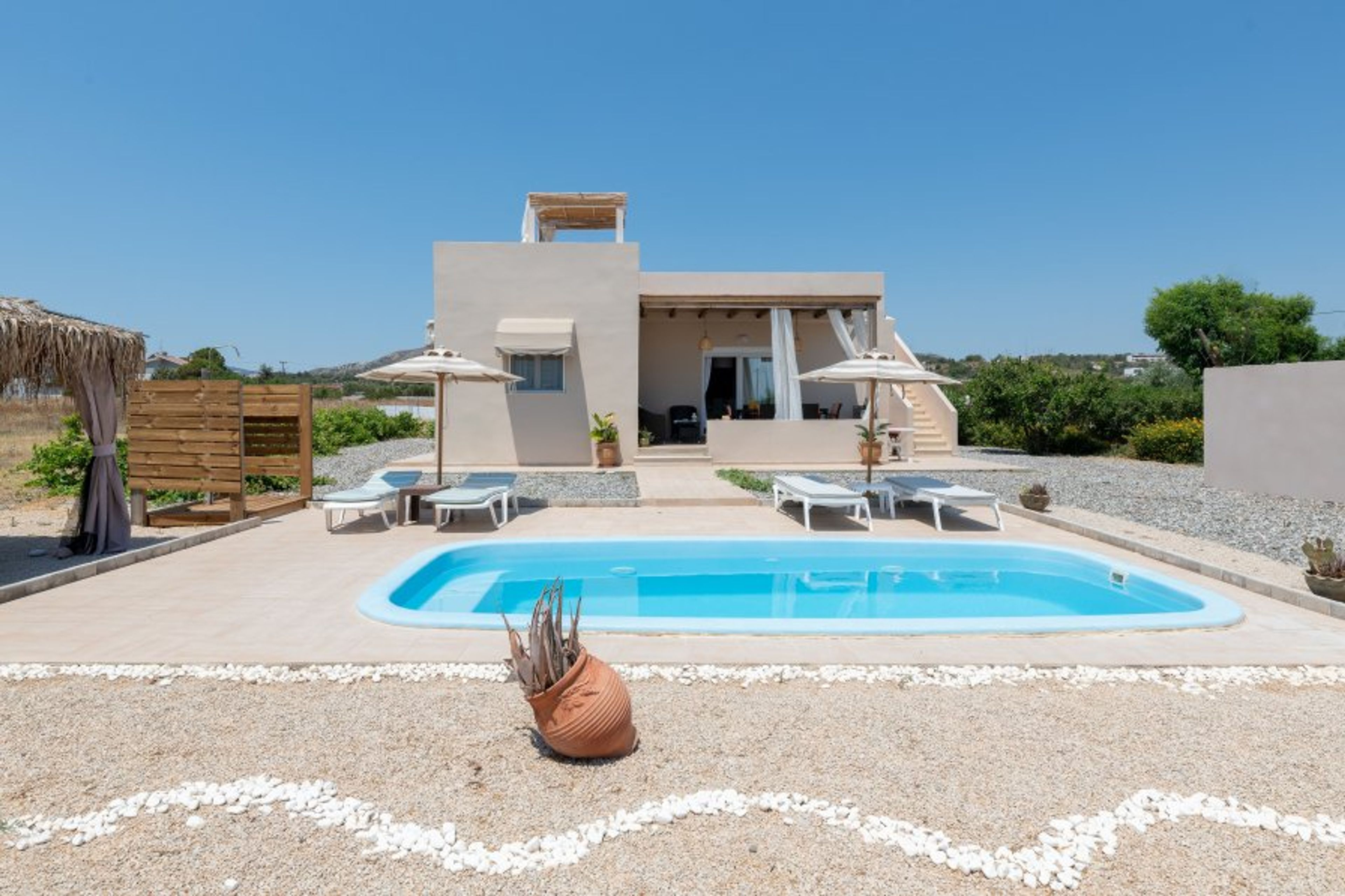 Gennadi Serenity House-beachfront villa with pool