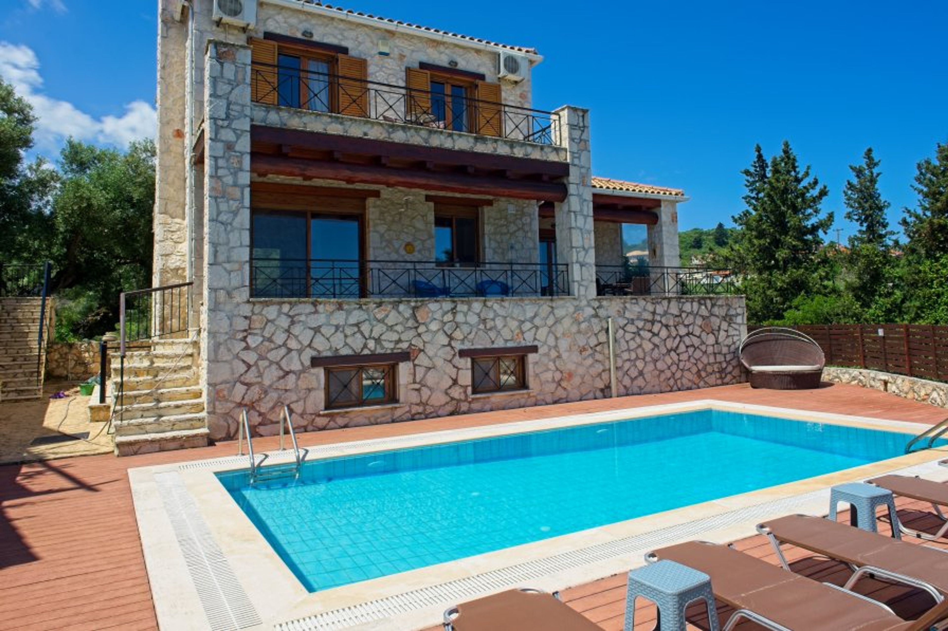 Villa Petalouda - Stunning Villa in Tragaki with Private Pool