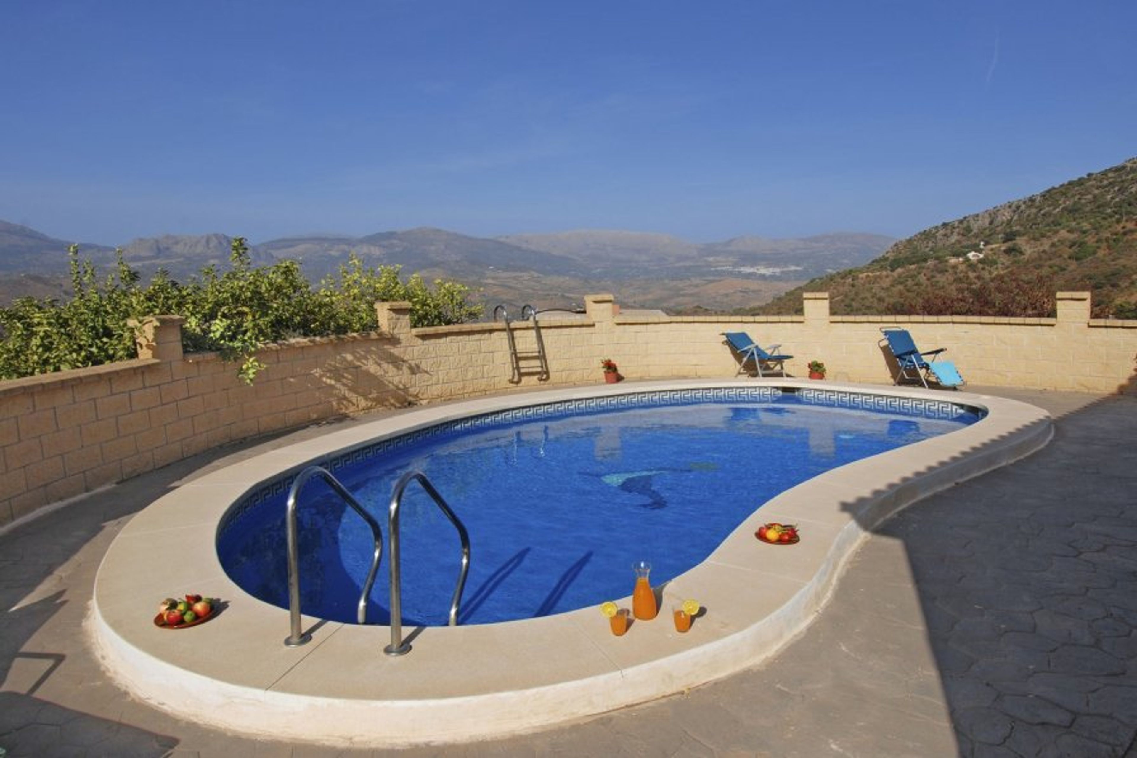 Imagine swimming surrounded by this stunning view.
