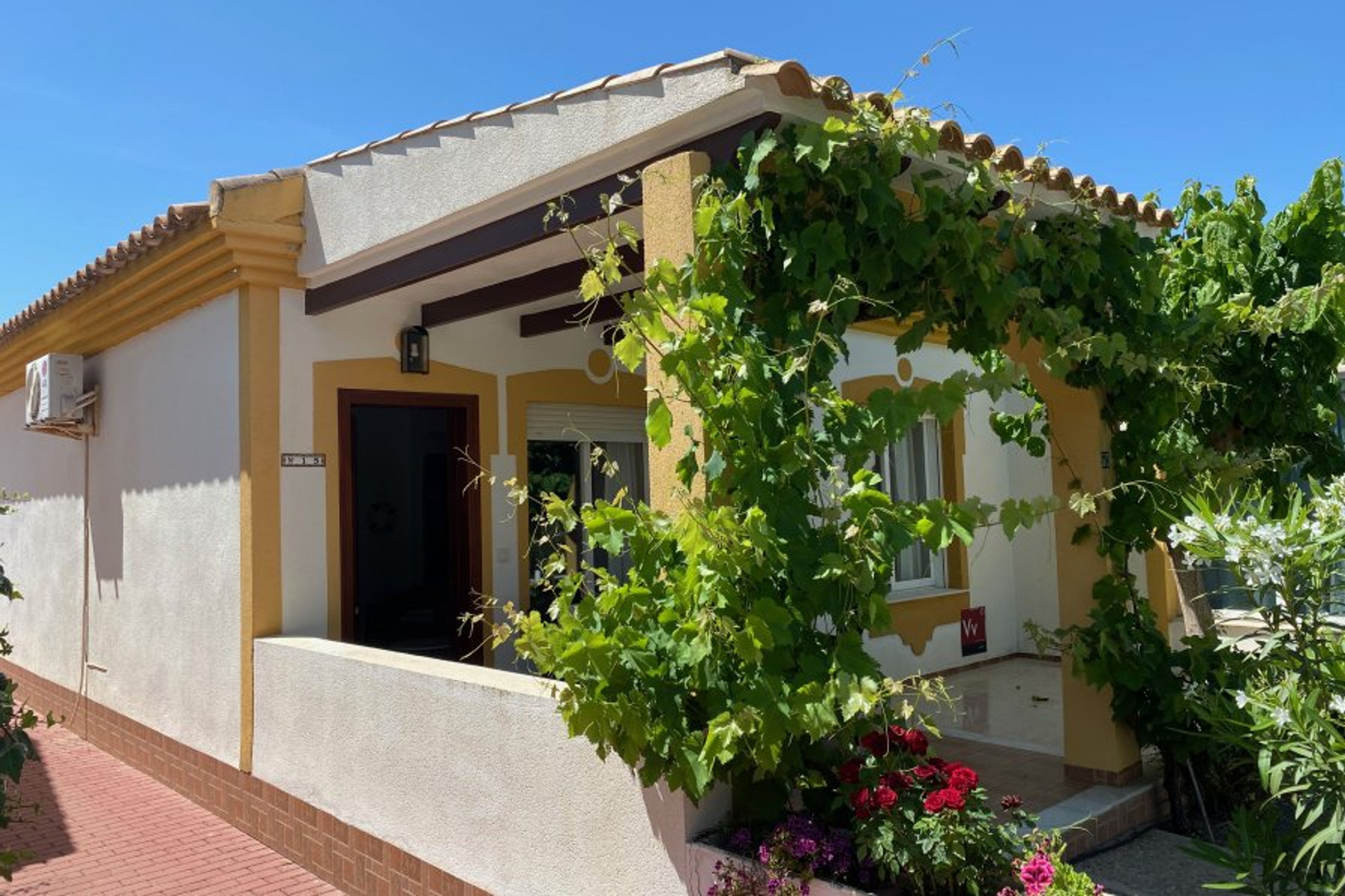 Semi-detached with airco, WIFI, all European channels and great views.