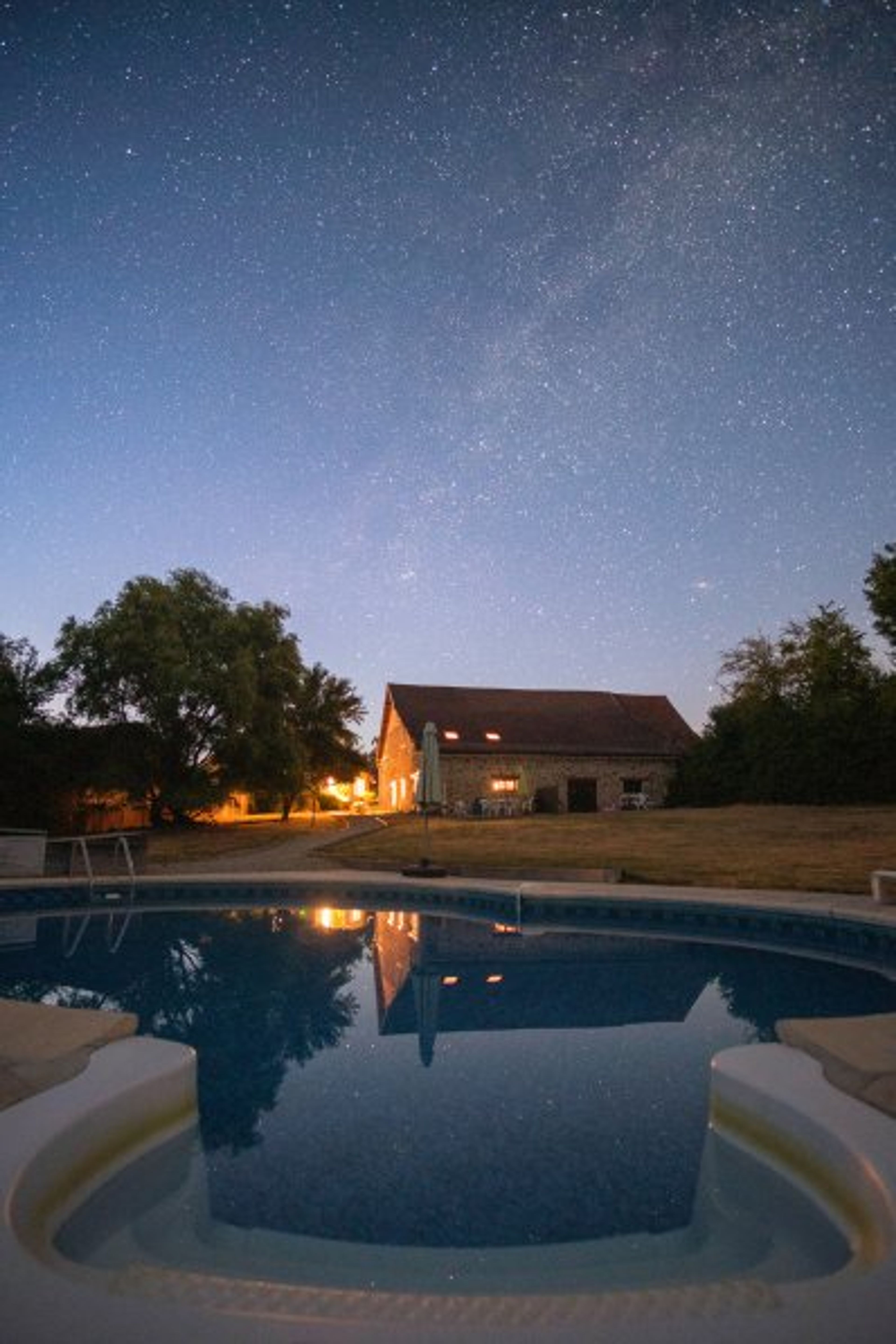 Gite and Pool clear skies