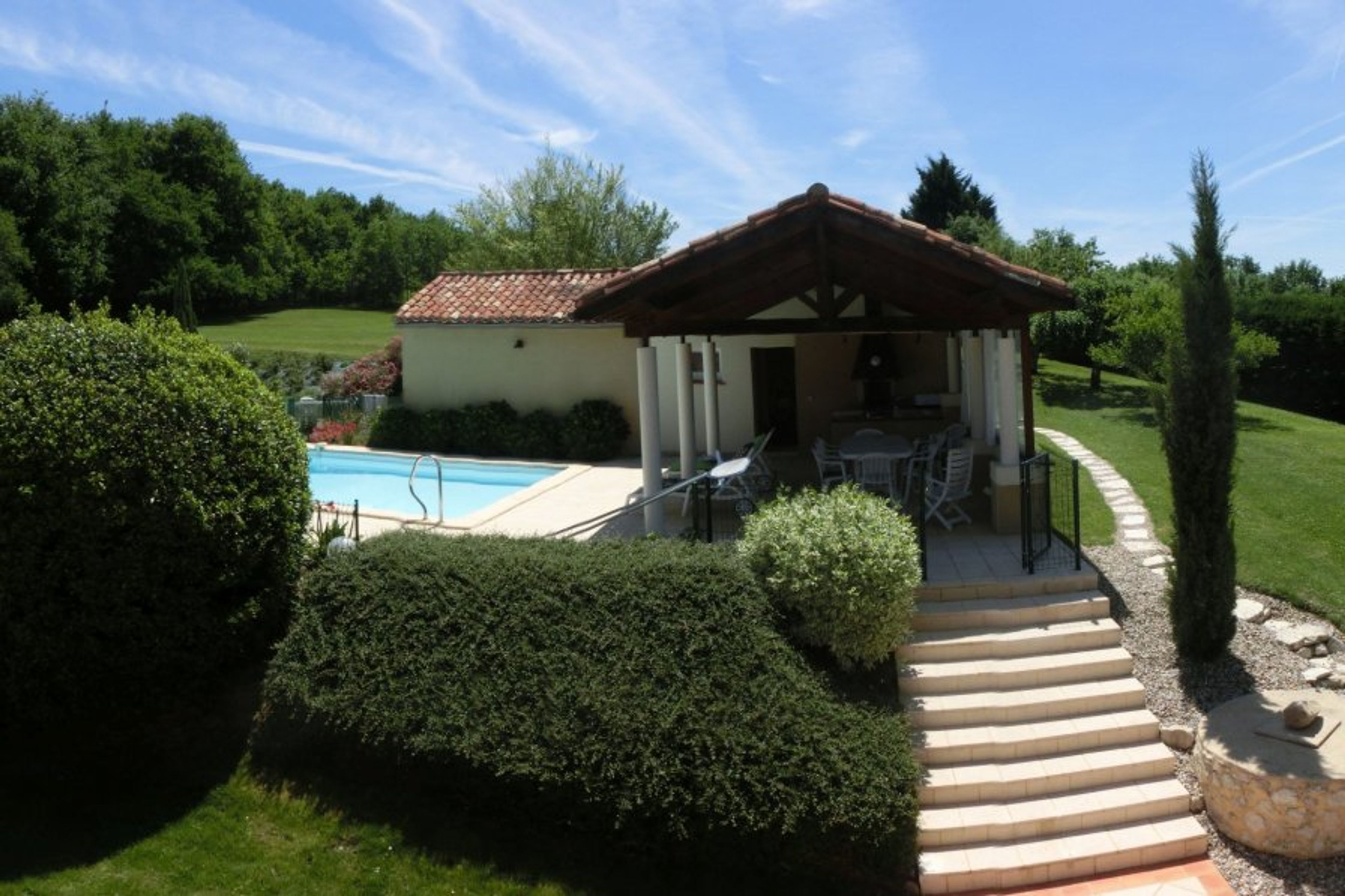 summer kitchen swimming pool
