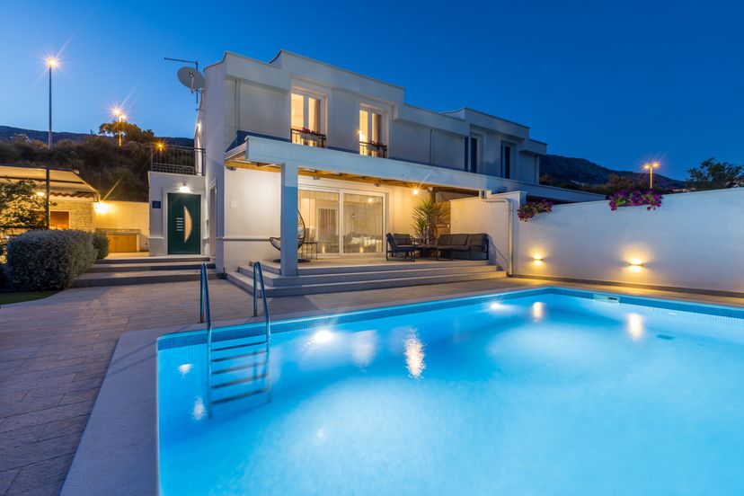 Villa in Kaštel Kambelovac, Croatia
