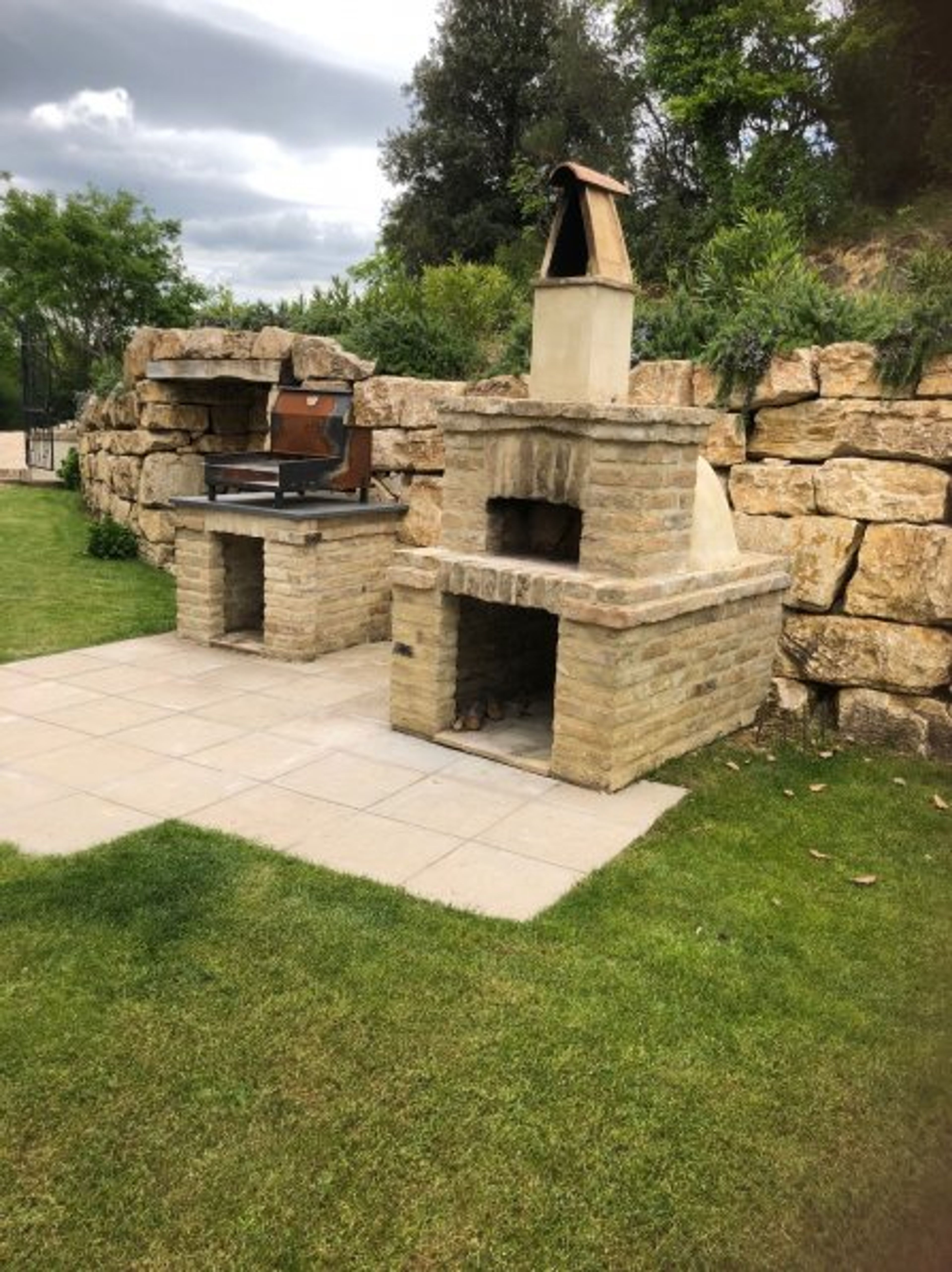 Pizza oven plus one of the two barbecue's