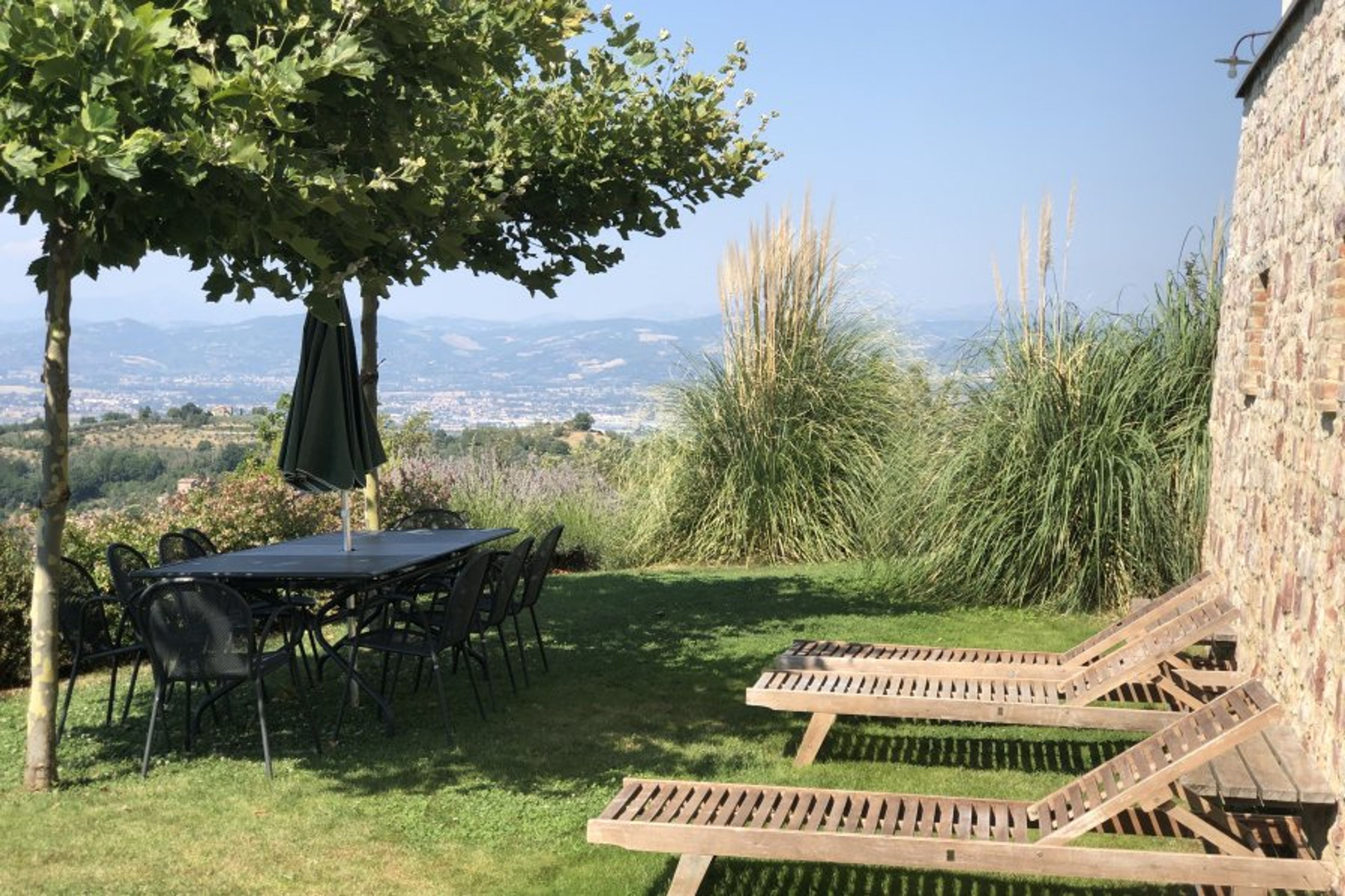 garden of Lungo at the valley side