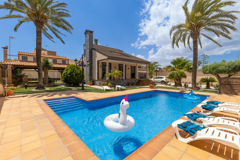 Villa in Mil Palmeras, Spain