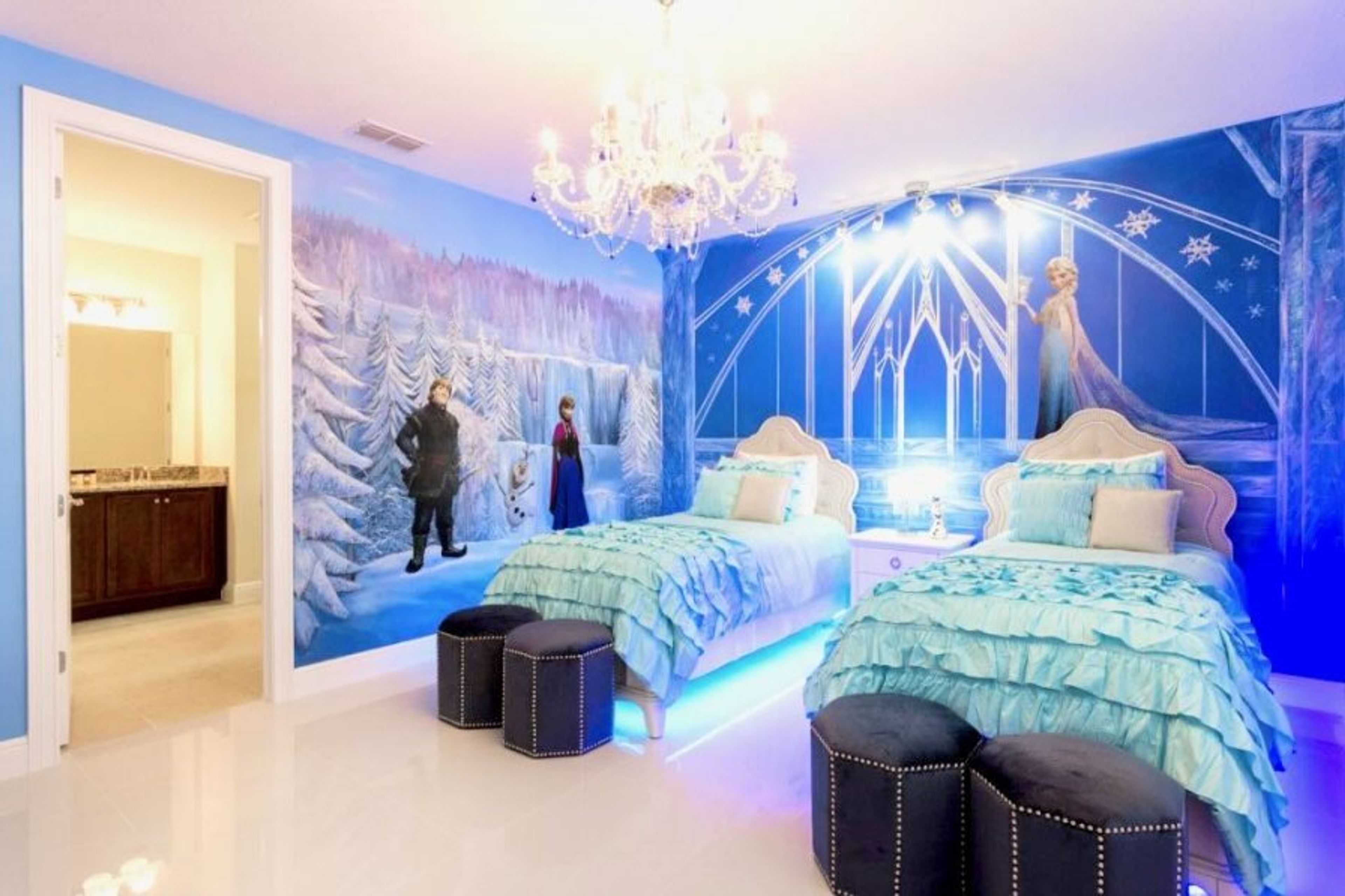 Frozen themed bedroom