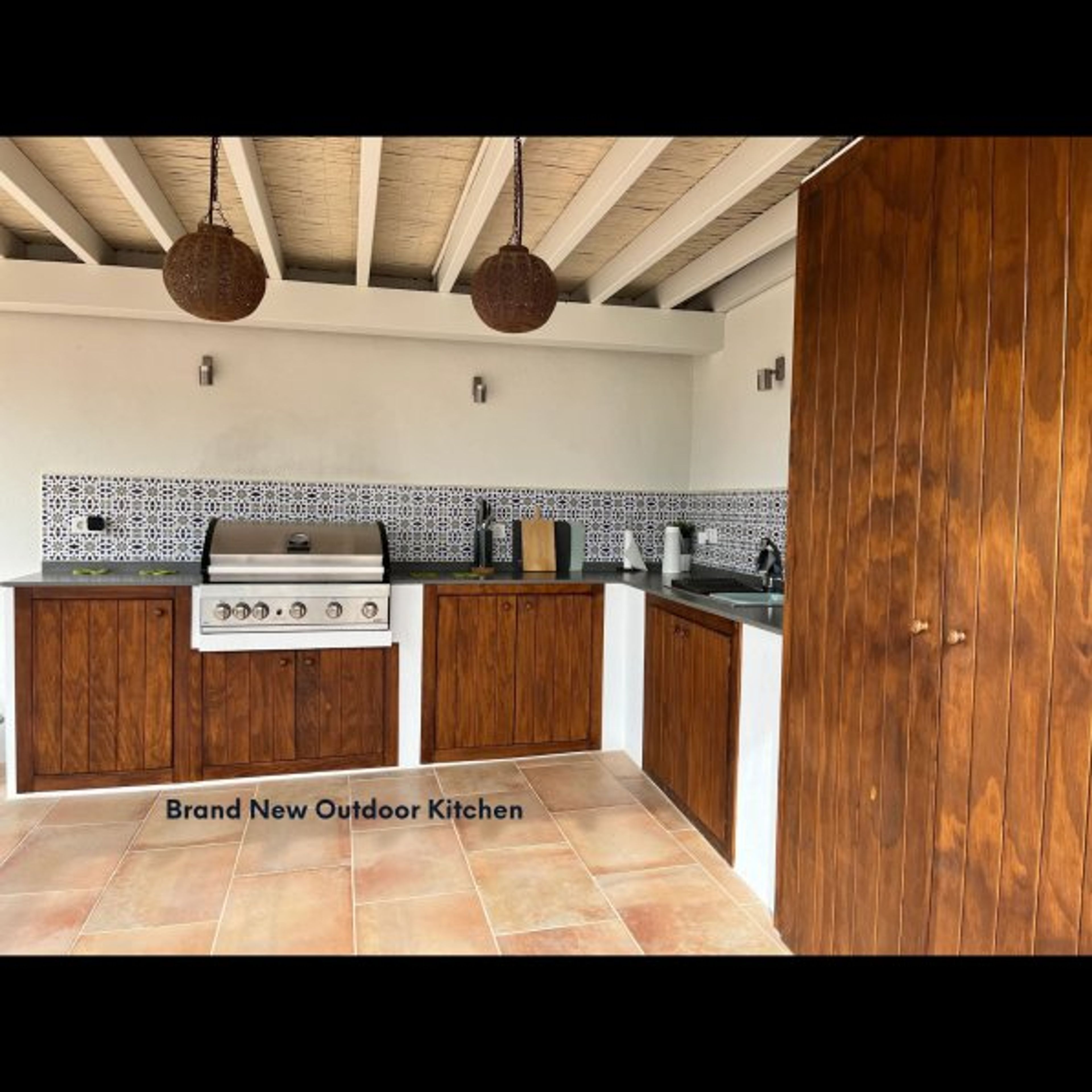 Fridge/freezer, dishwasher, crockery etc