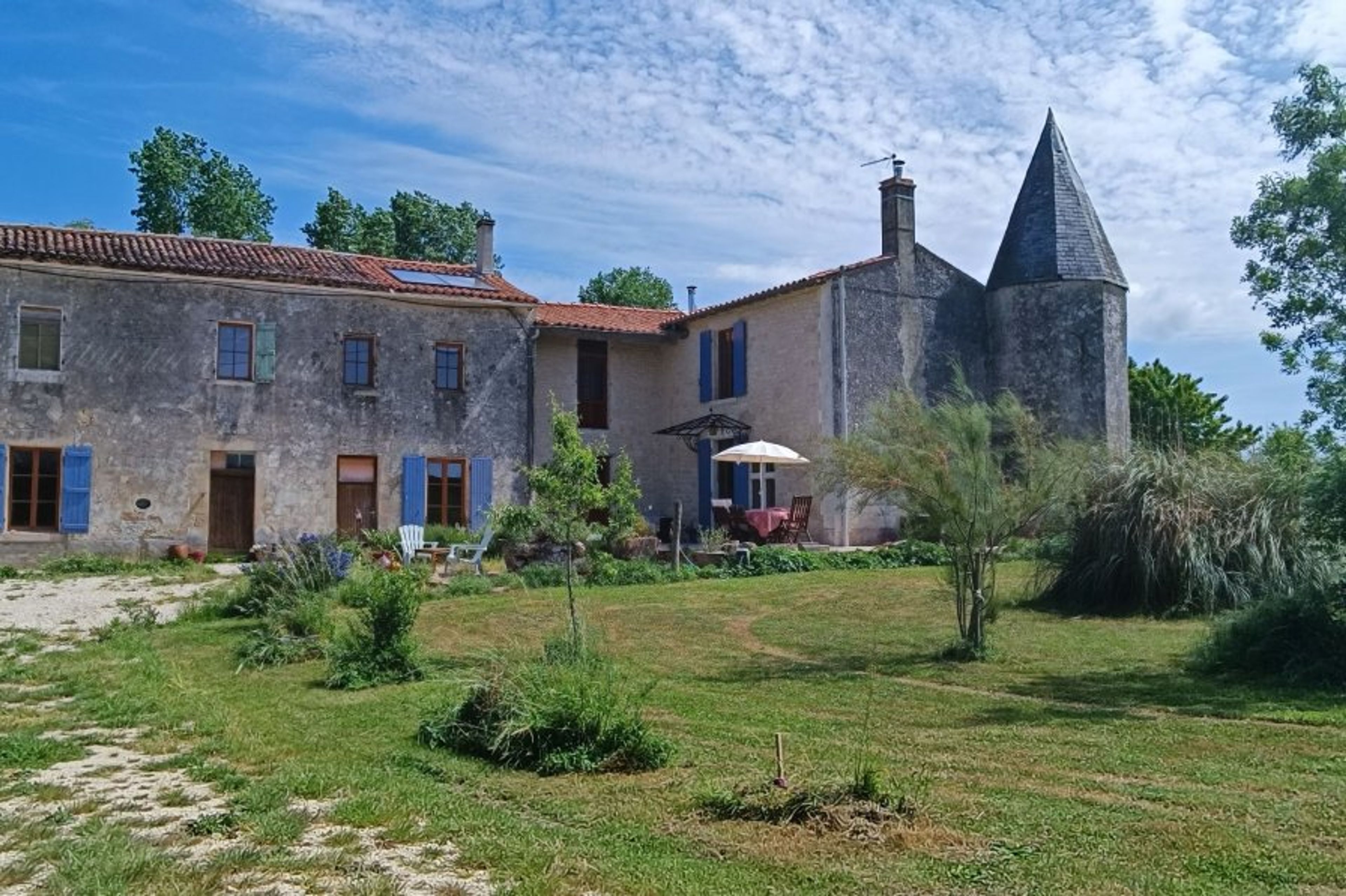 Sept Fonts prieuré with private pool and lakes