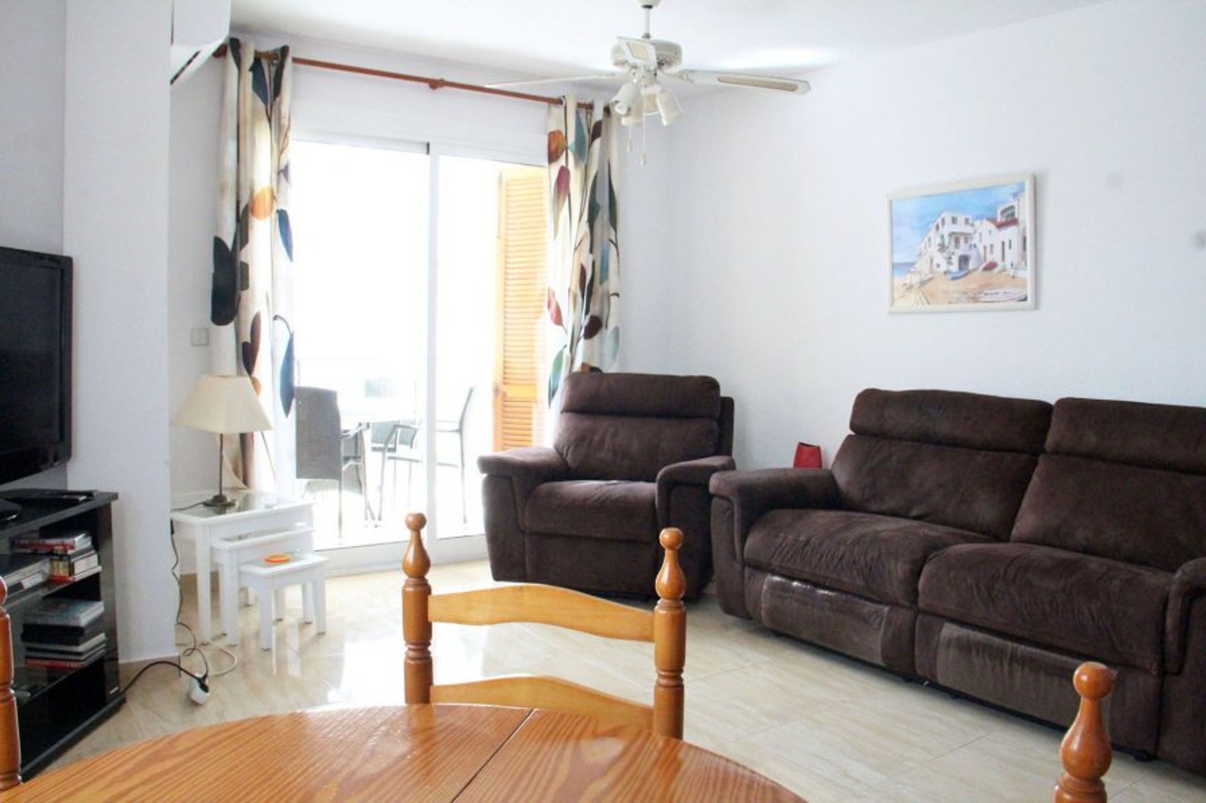 Spacious Living Room, All TV Channels and FREE wifi
