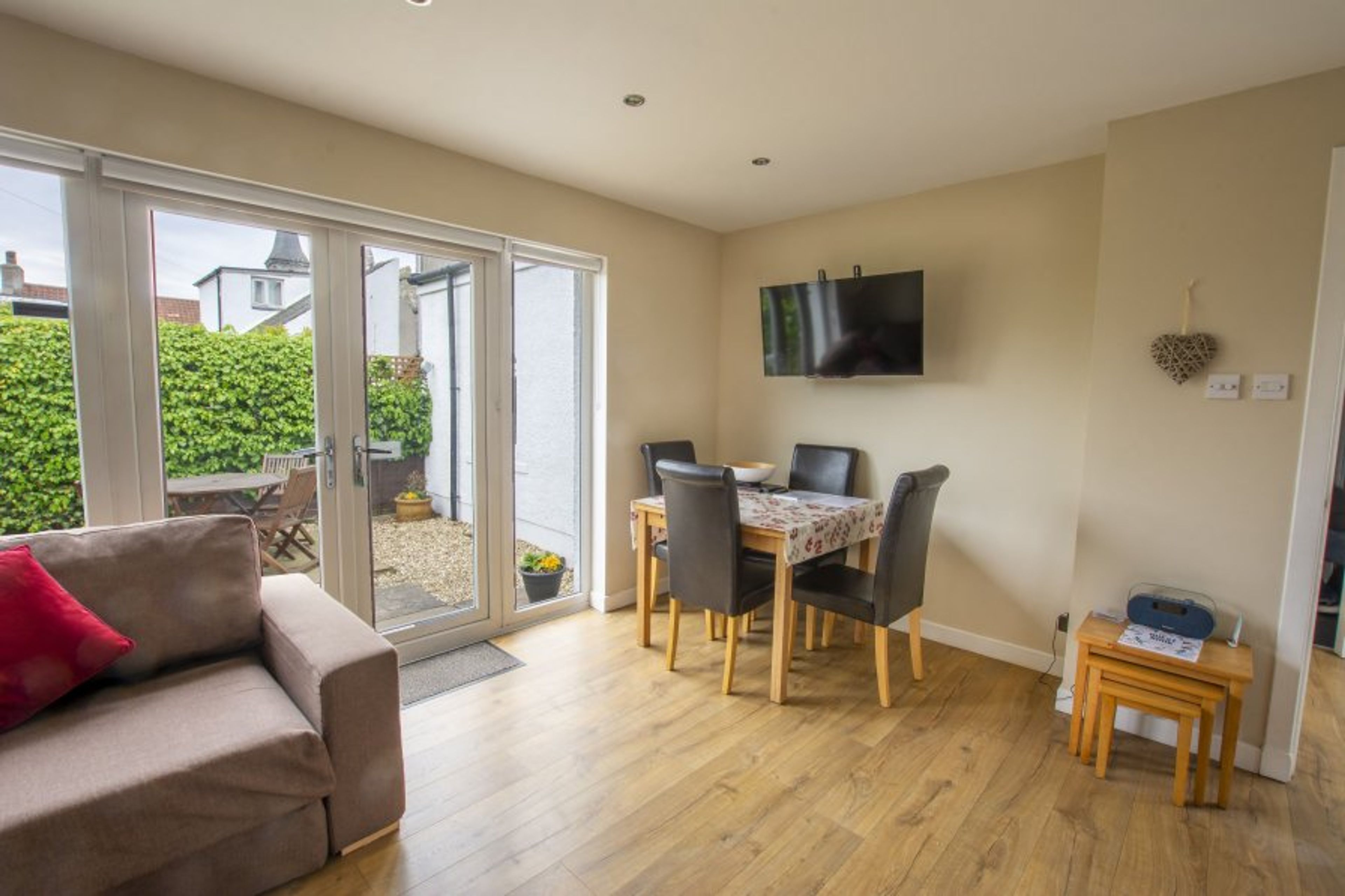 Extendable dining table/area