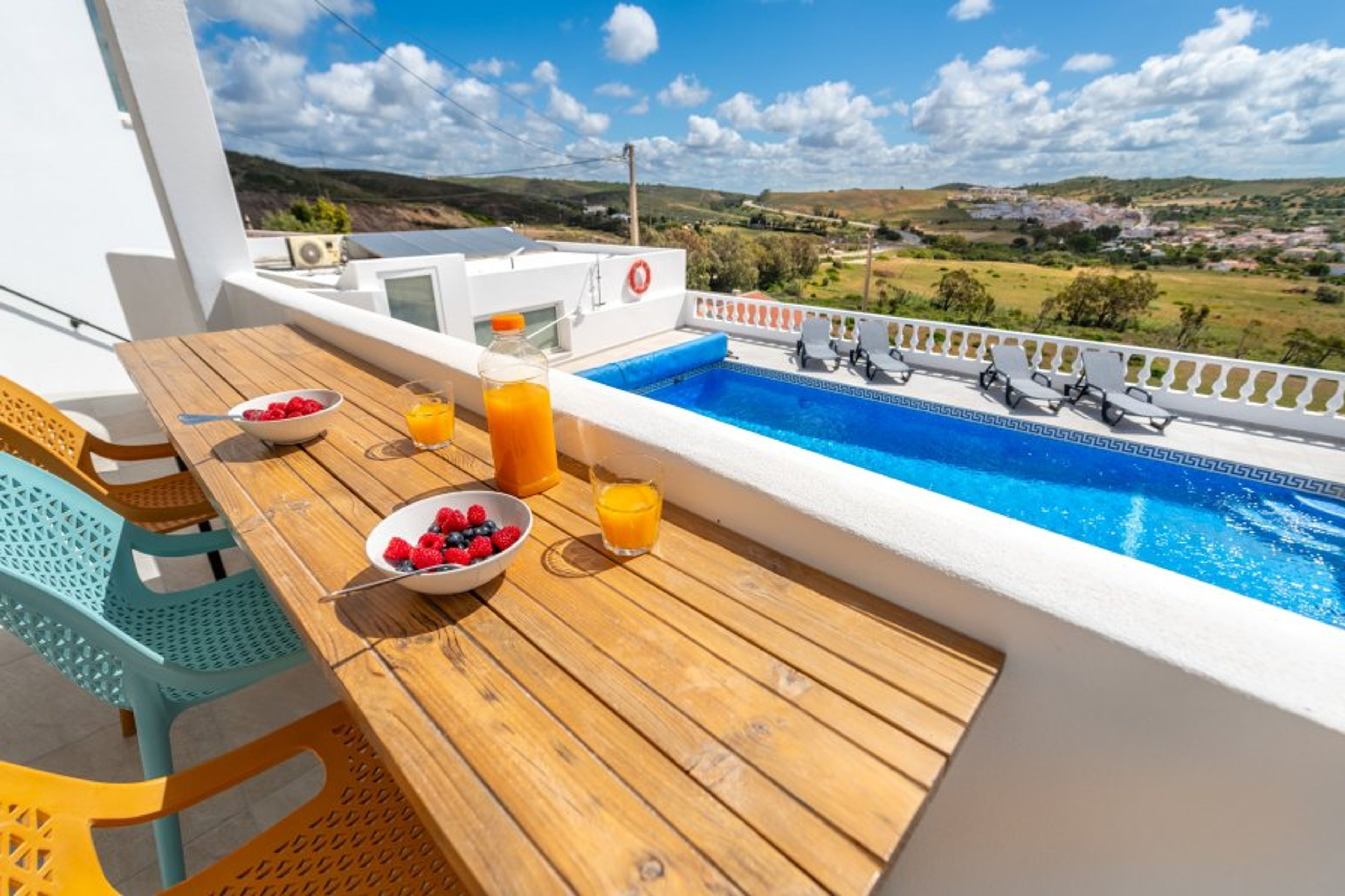 Breakfast bar overlooking the pool