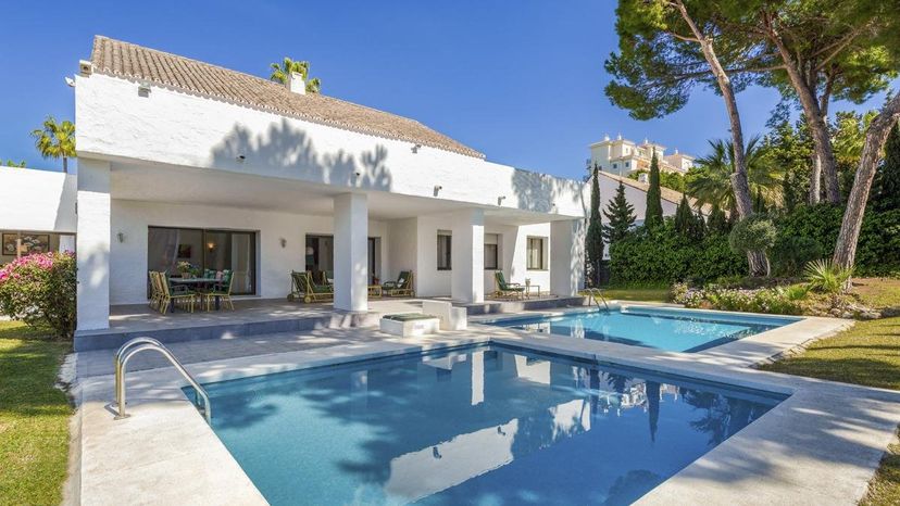 Villa in Nueva Andalucía, Spain