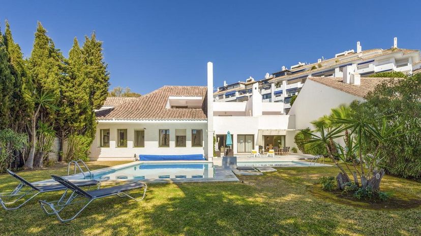 Villa in Nueva Andalucía, Spain