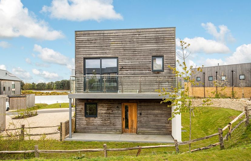 Villa in Crossways, England