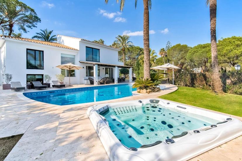 Villa in Nueva Andalucía, Spain
