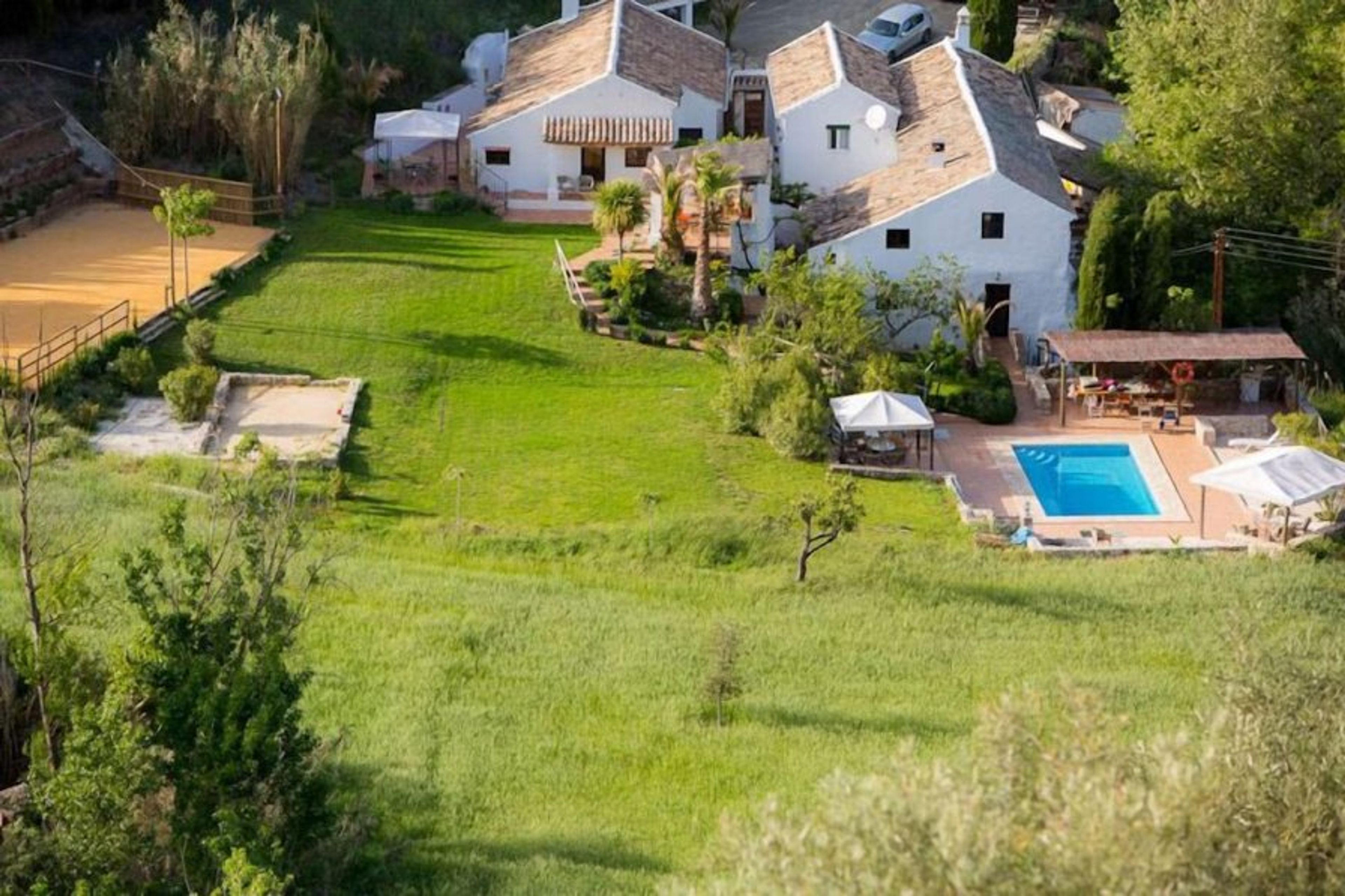 Private estate with pool, gardens and stunning valley views