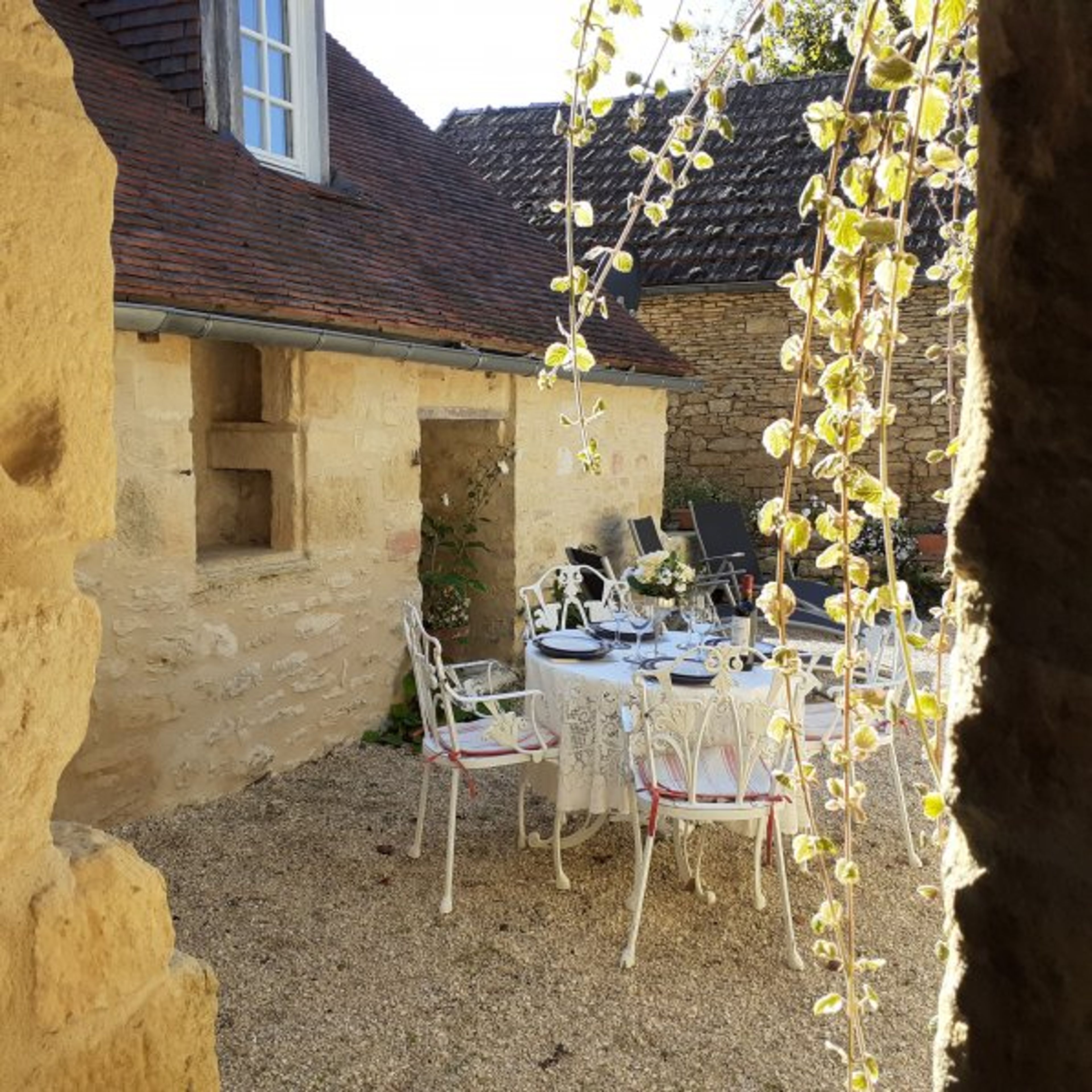A secluded courtyard to wine and dine on a summer's evening.