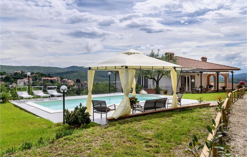 Villa in Macchie, Italy