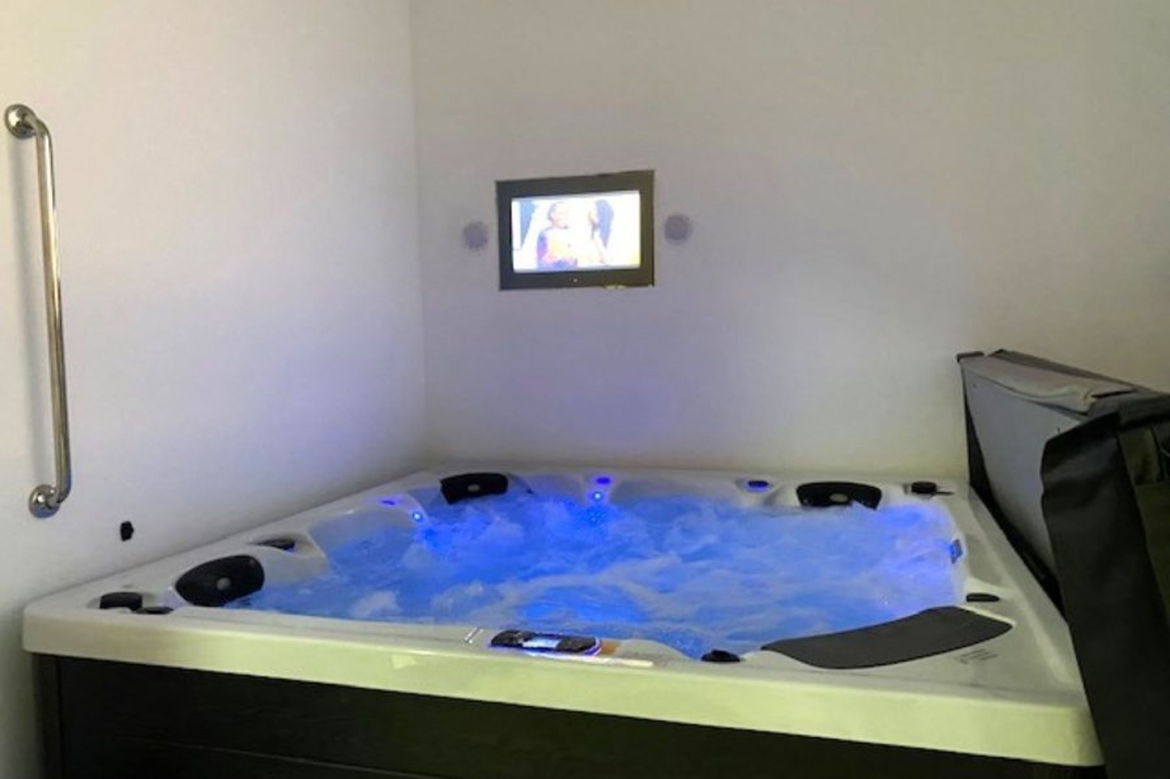 hot tub with lights and music