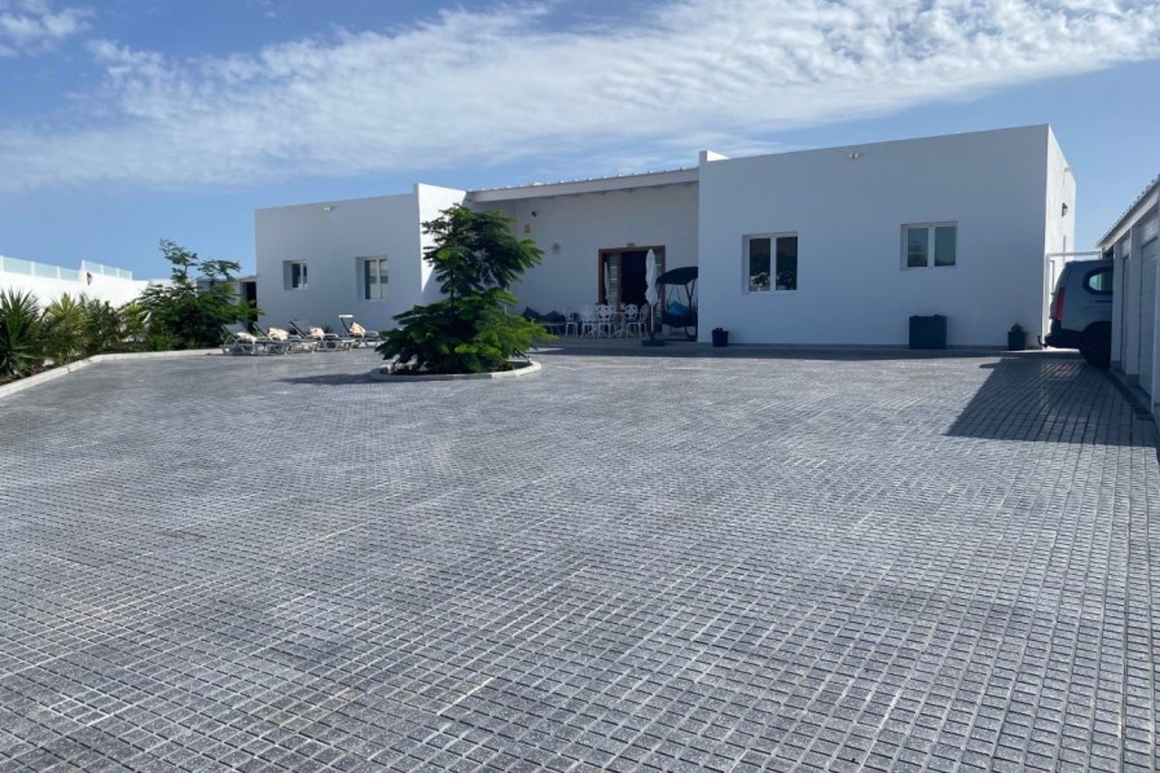 Large parking area + electric gates  + fold up table tennis

