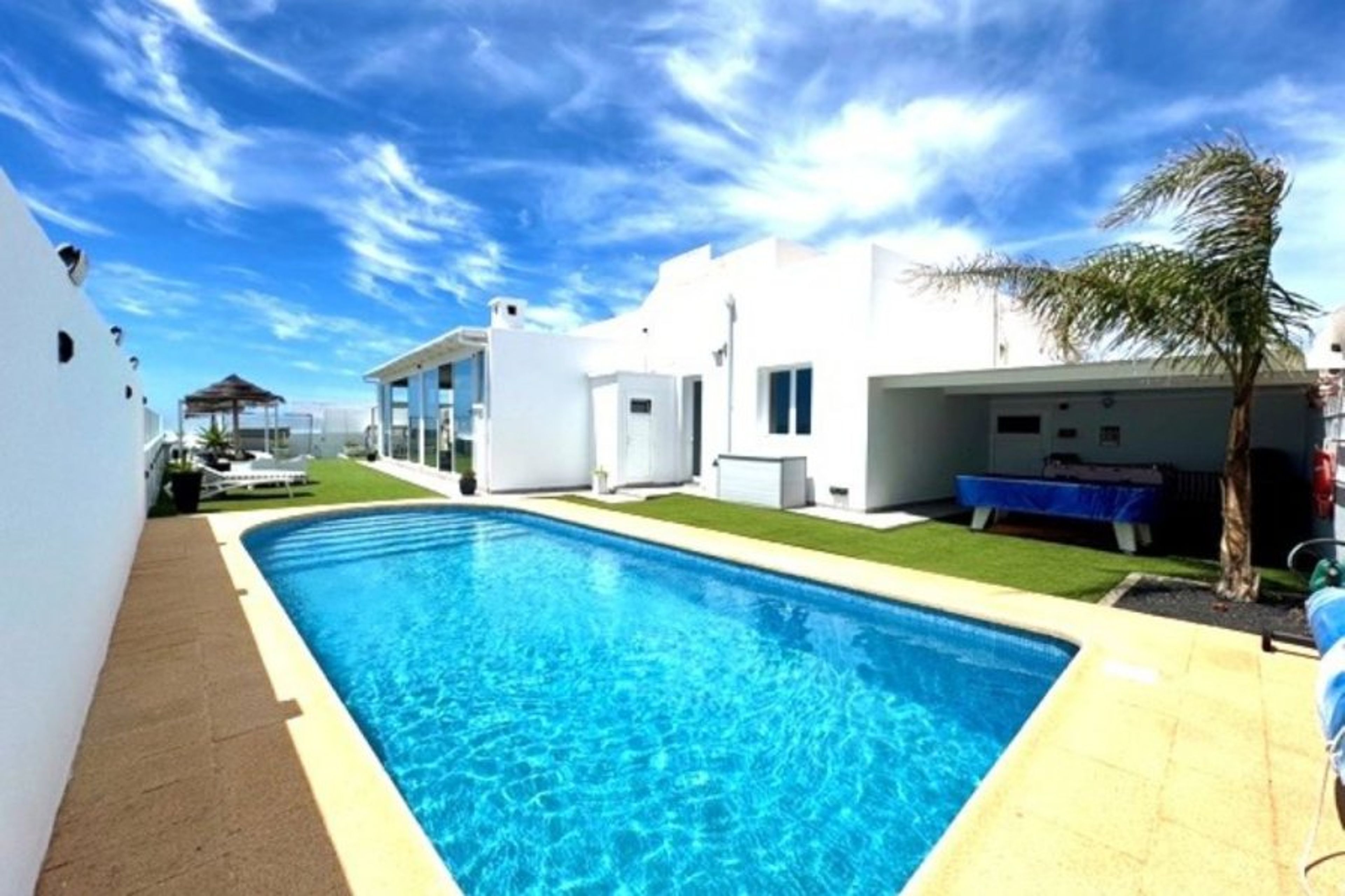 shade with pool table- footy table plus sofa villa sleeps 7 