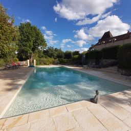 Holiday gite in Lot, South of France,  with shared pool