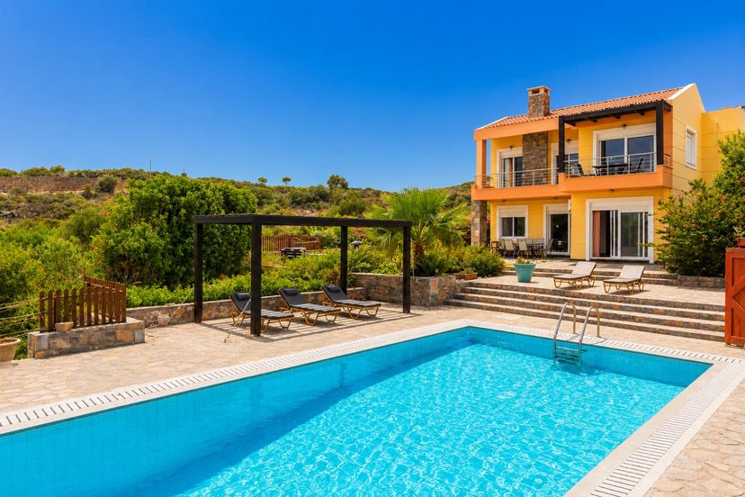 Villa in Greece, Agios Nikolaos: Rear view of villa