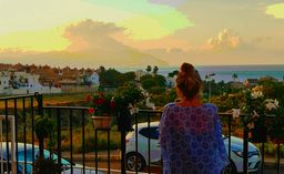 Sunrise Den - Walk To The Beach, Sea View And Pool.