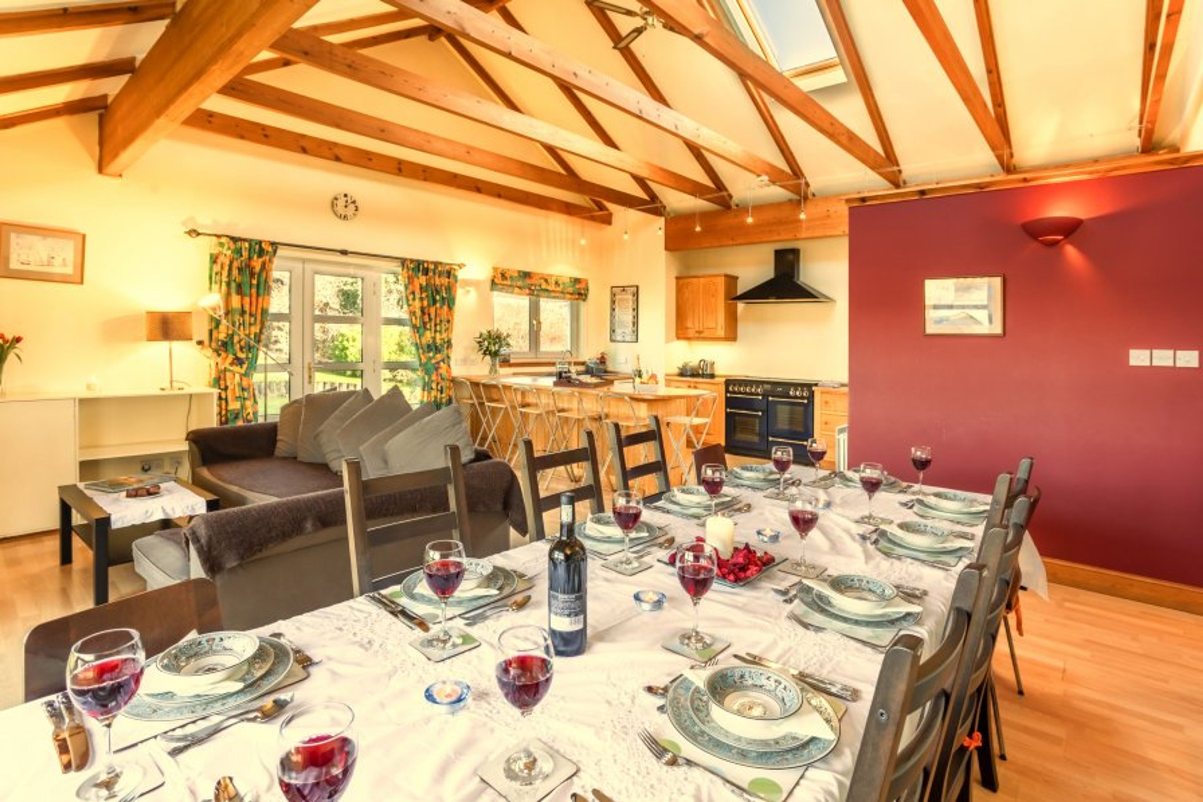 Smart and capacious kitchen-living area - ideal for entertaining