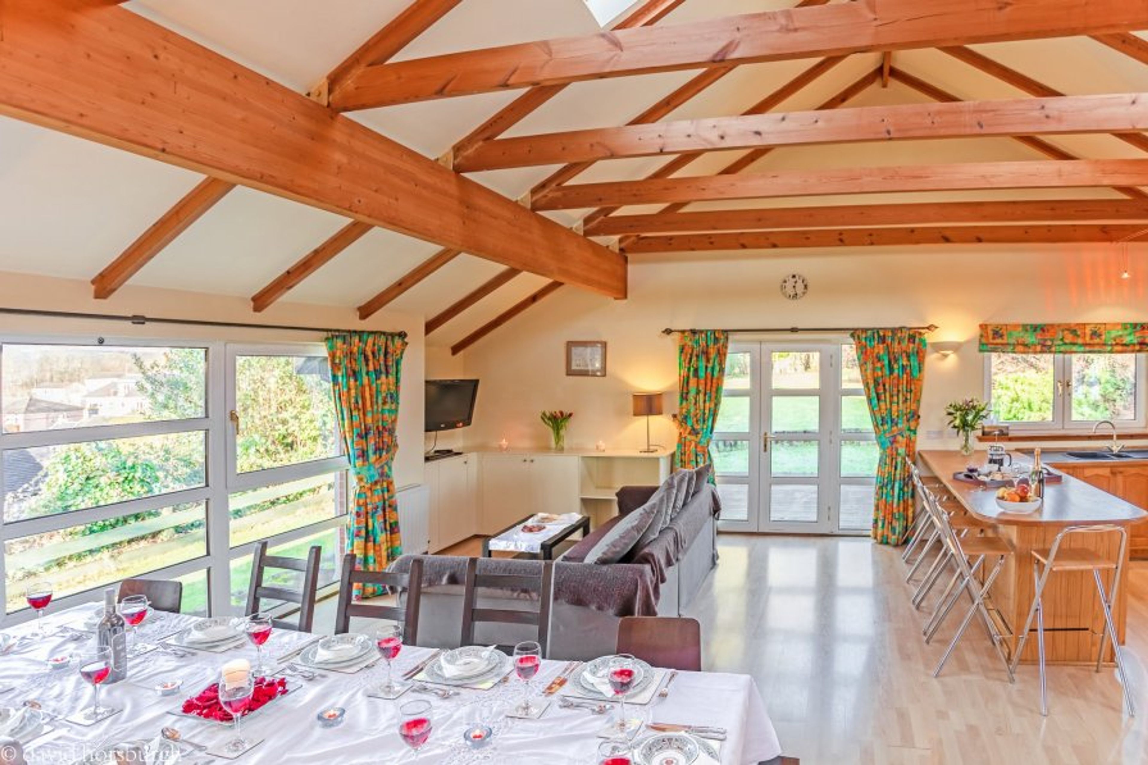 Smart and capacious kitchen-living area - ideal for entertaining