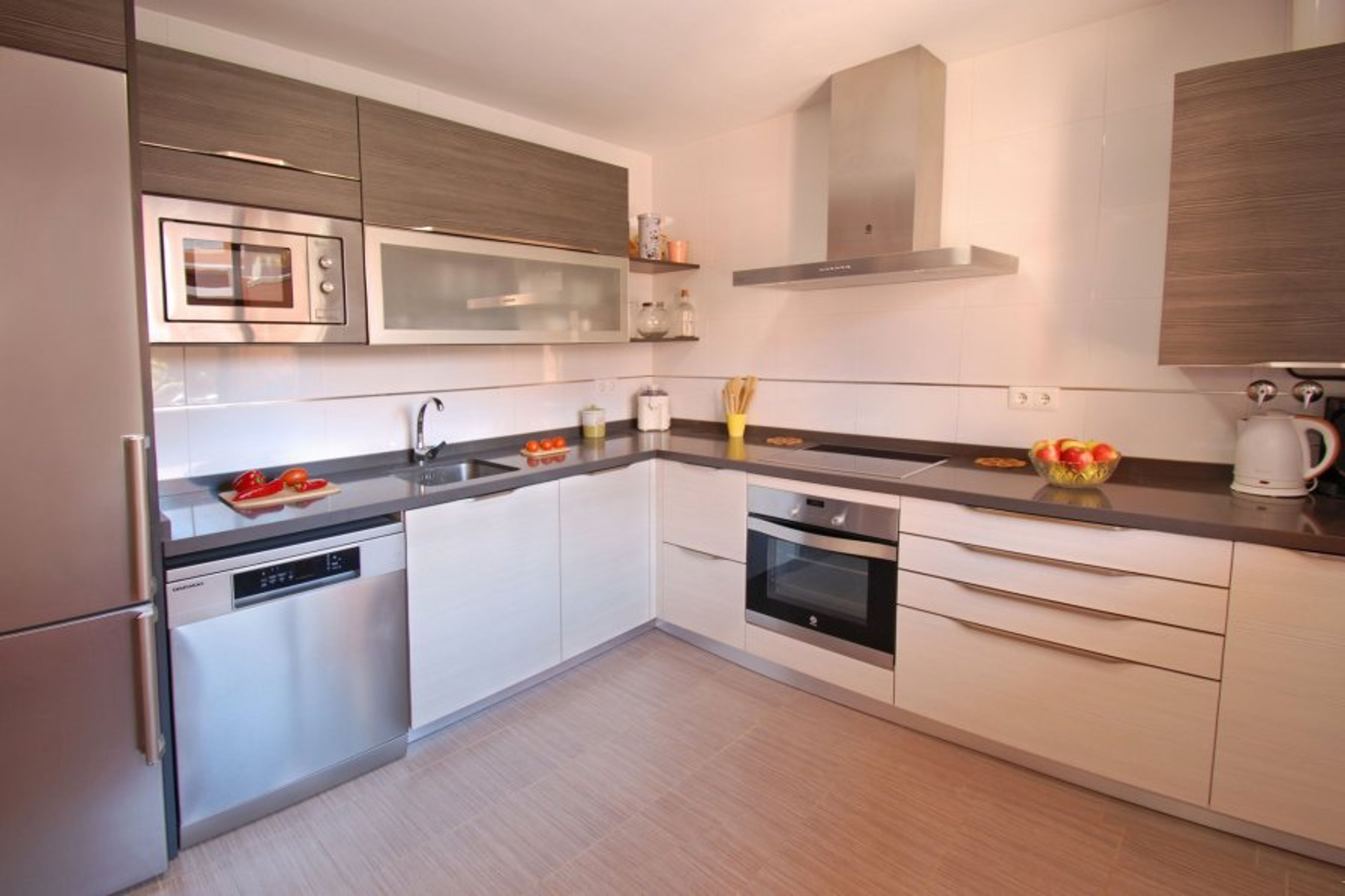 An excellent-equipped american kitchen.
