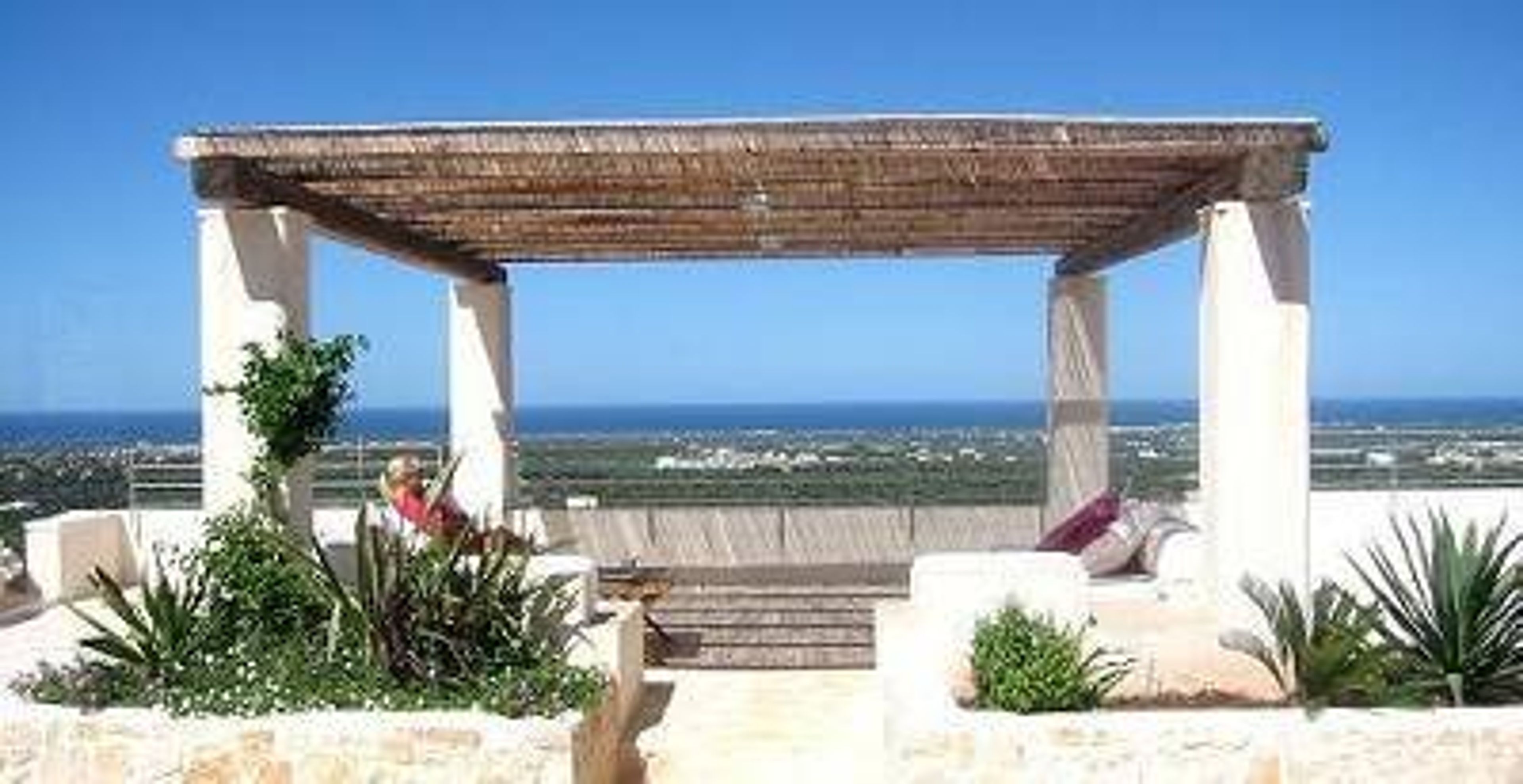 Outside lounge