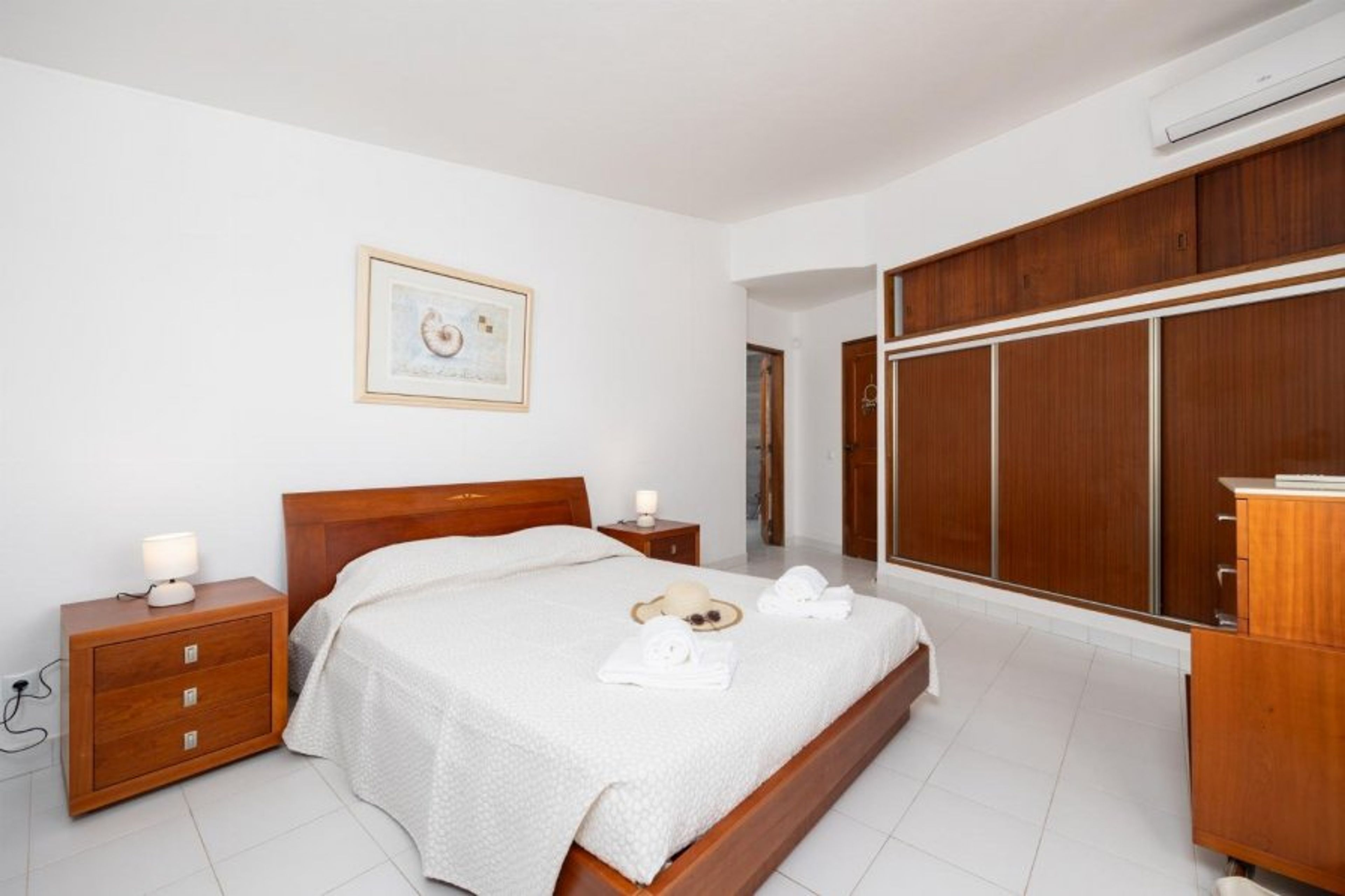 Double bedroom with en suite bathroom and A/C