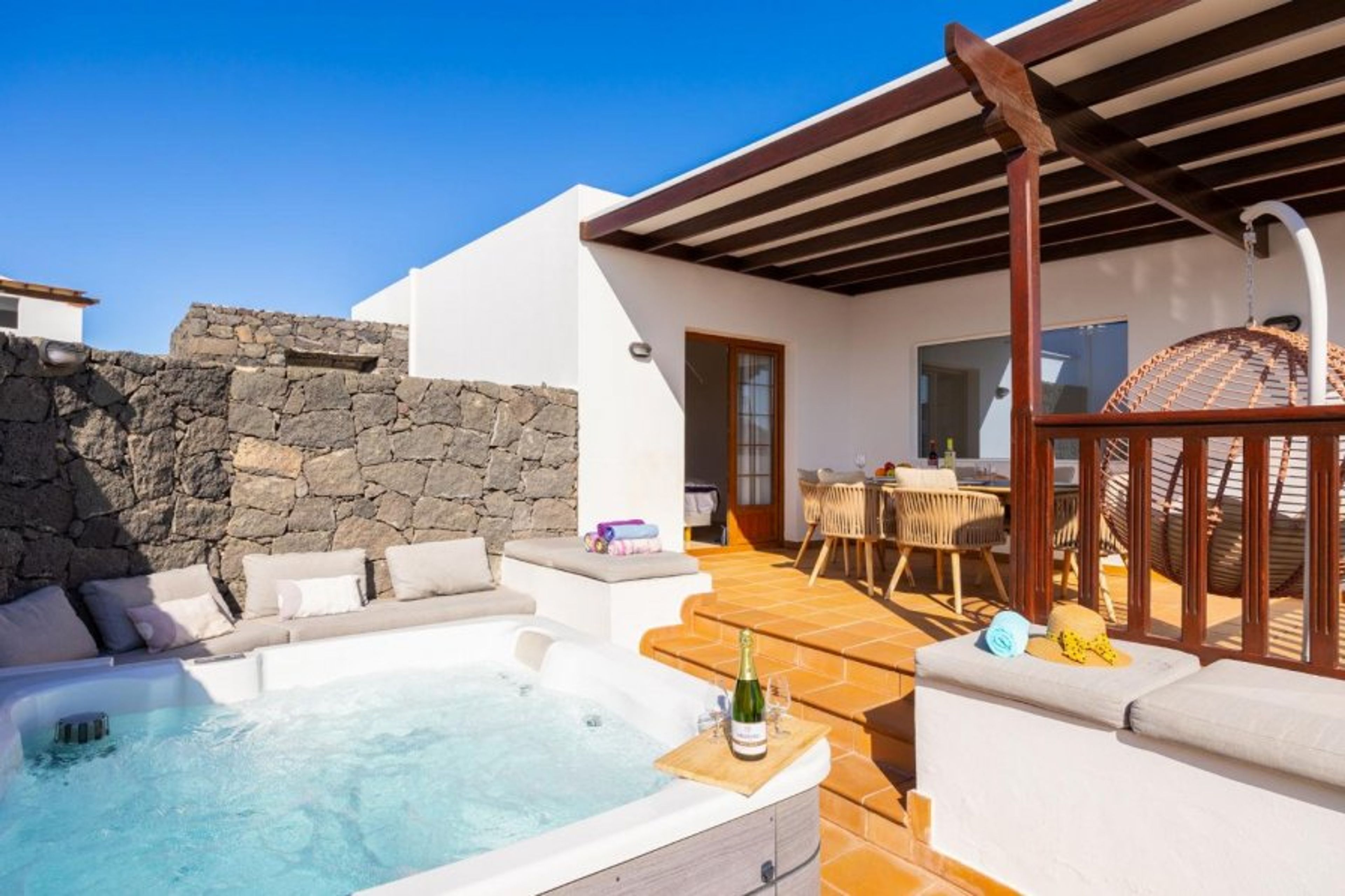 Terrace area with jacuzzi