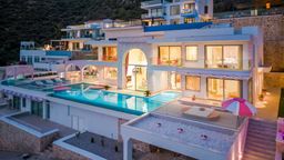 Villa Rosy, A Luxury Holiday Villa Suitable For Large Families