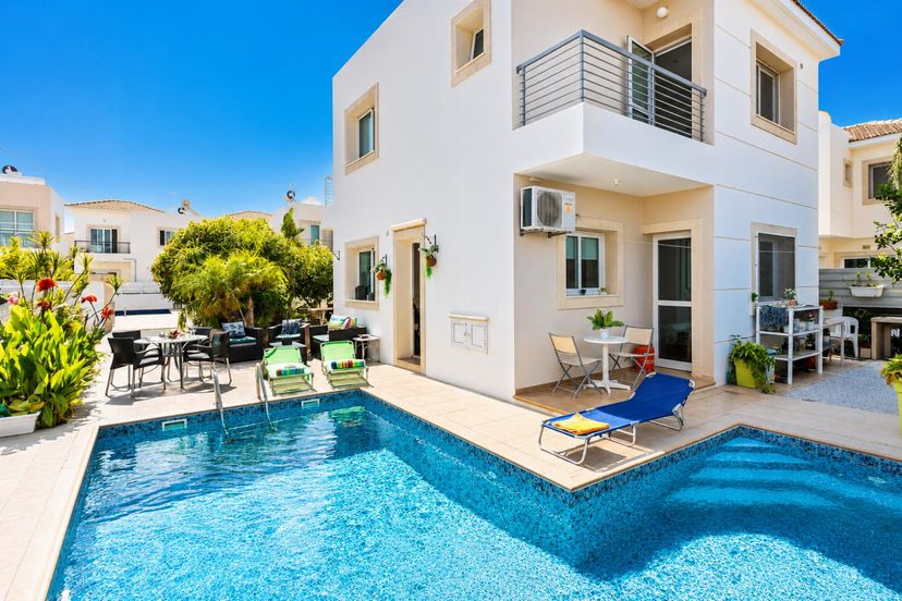 Villa in Cyprus, Pernera: Beautiful villa with private pool and terrace